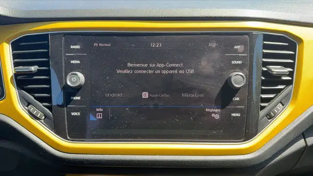 Volkswagen T-Roc view 13