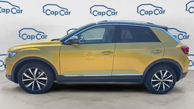 Volkswagen T-Roc view 2