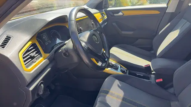 Volkswagen T-Roc view 8
