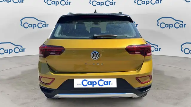 Volkswagen T-Roc view 3