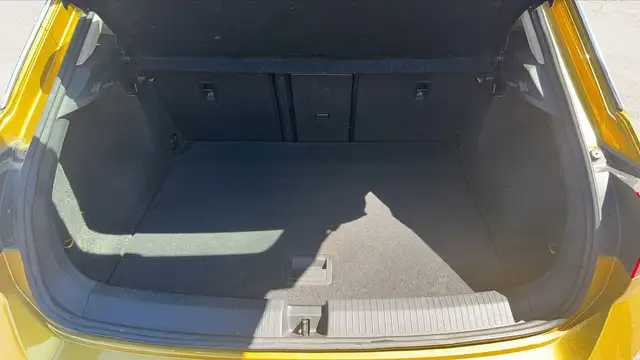 Volkswagen T-Roc view 14