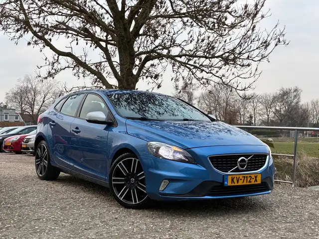 Volvo V40 2.0 D2 Inscription | R-Design | Cruise + Navi + Cl