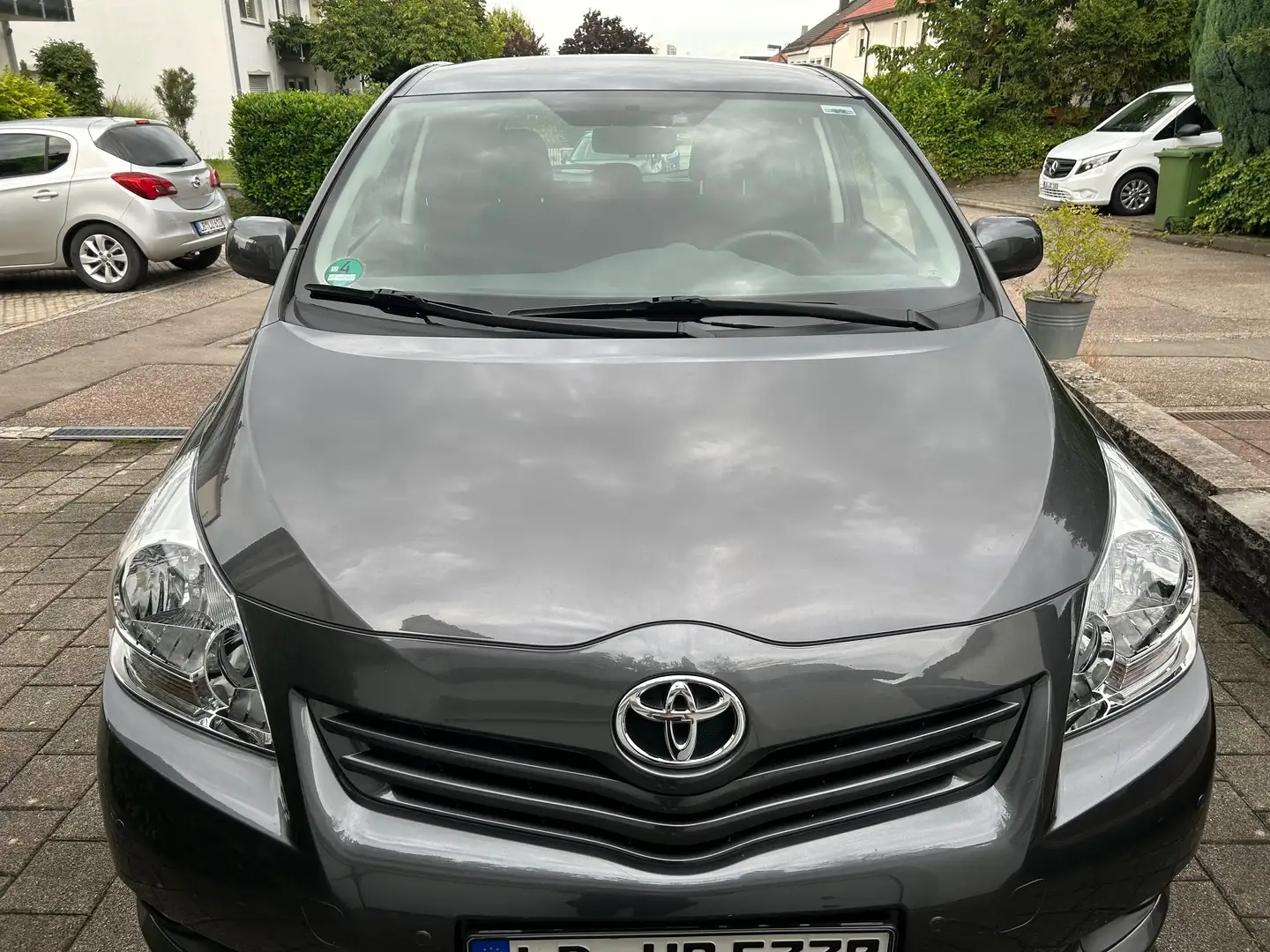Toyota Verso Verso 1.8 Multidrive S Travel Серый - 2