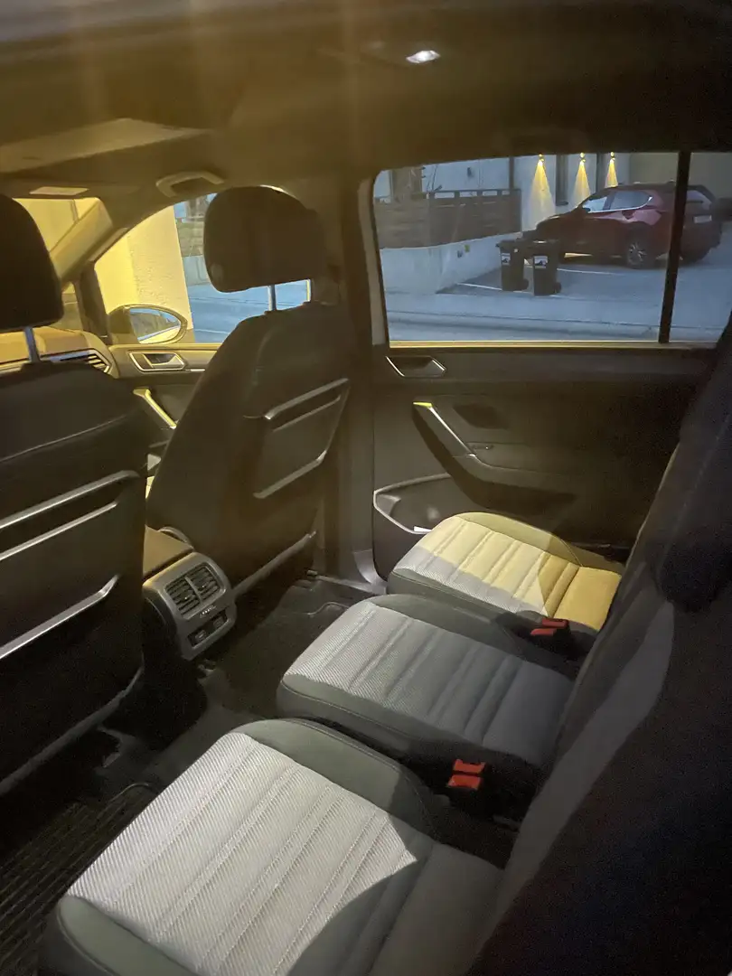 Volkswagen Touran R-Line 2,0 SCR TDI DSG Weiß - 2