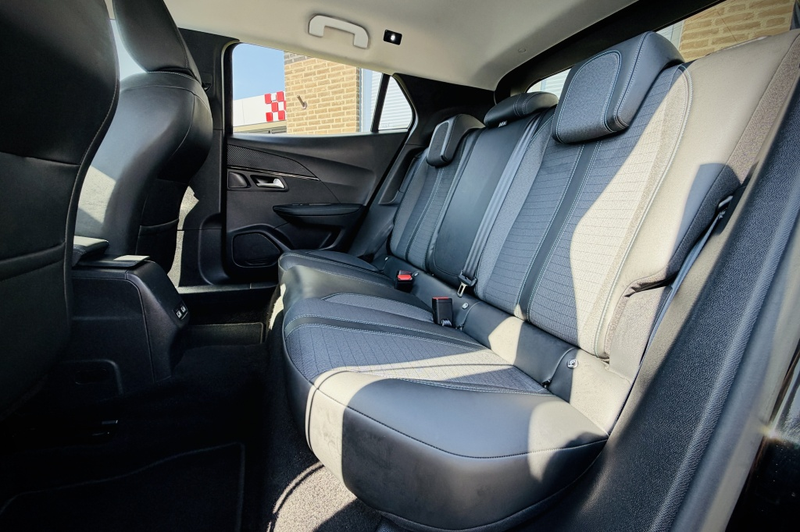 Peugeot e-2008 EV Allure 50 kWh | STOELVERW. | ADAPTIEVE CRUISE | — photo 13