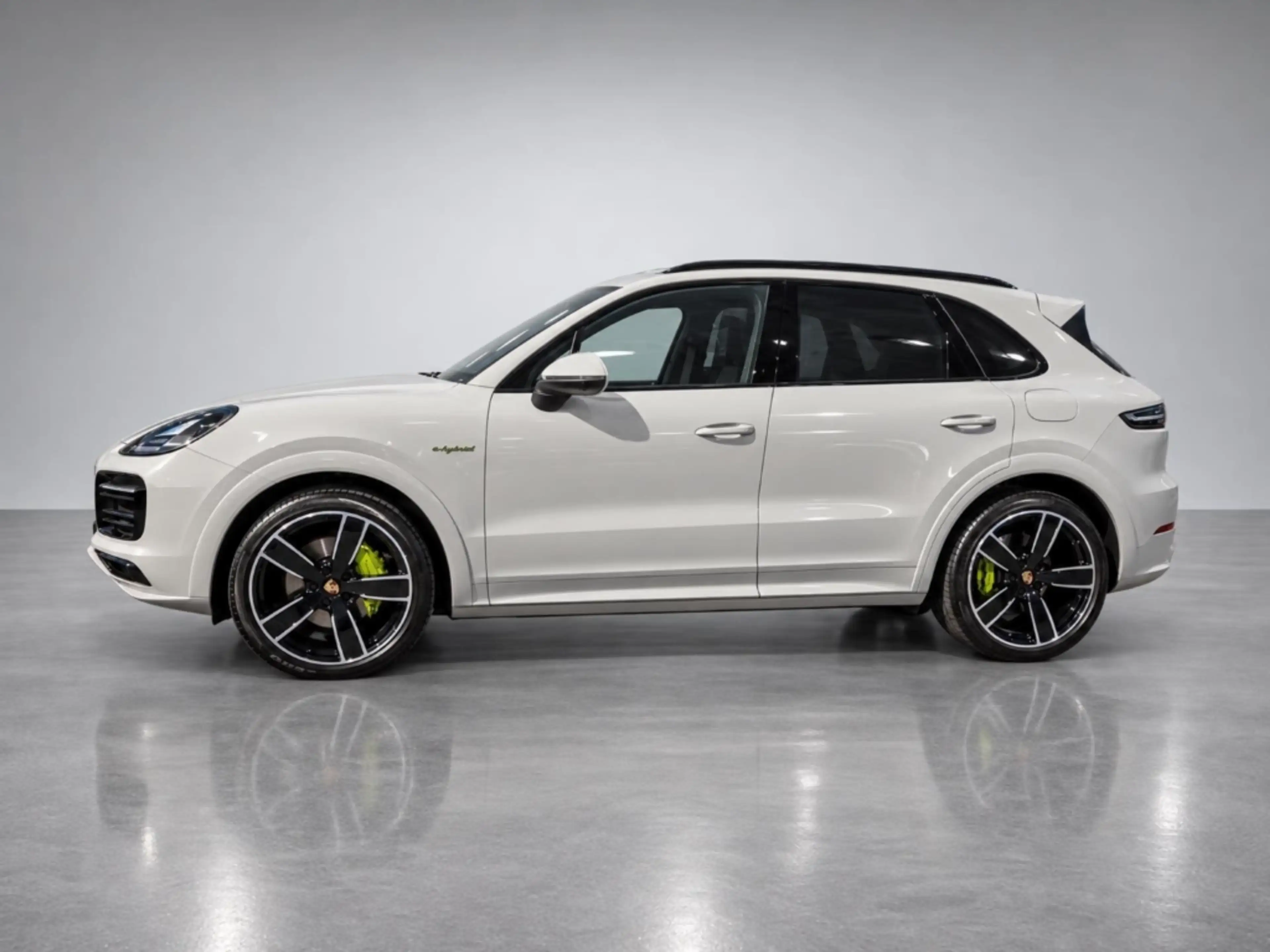 Porsche Cayenne E-Hybrid Platinum Edition Surround-View — photo 2