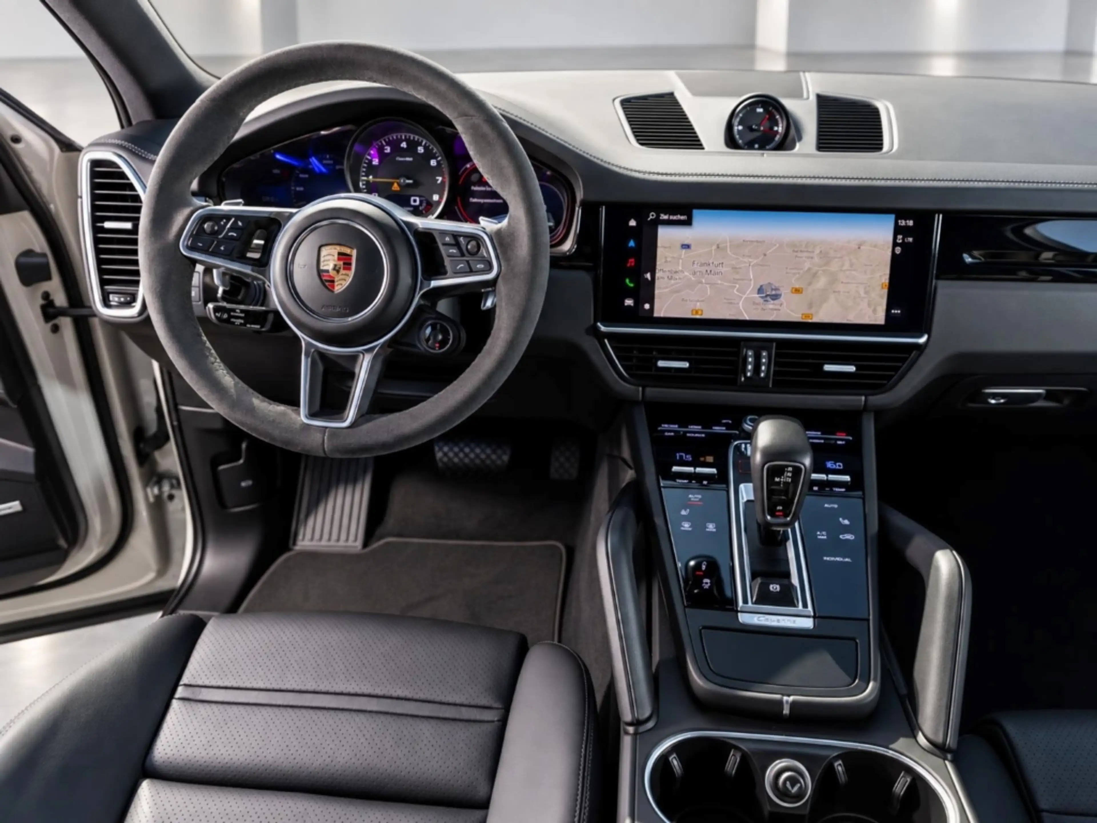 Porsche Cayenne E-Hybrid Platinum Edition Surround-View — photo 13