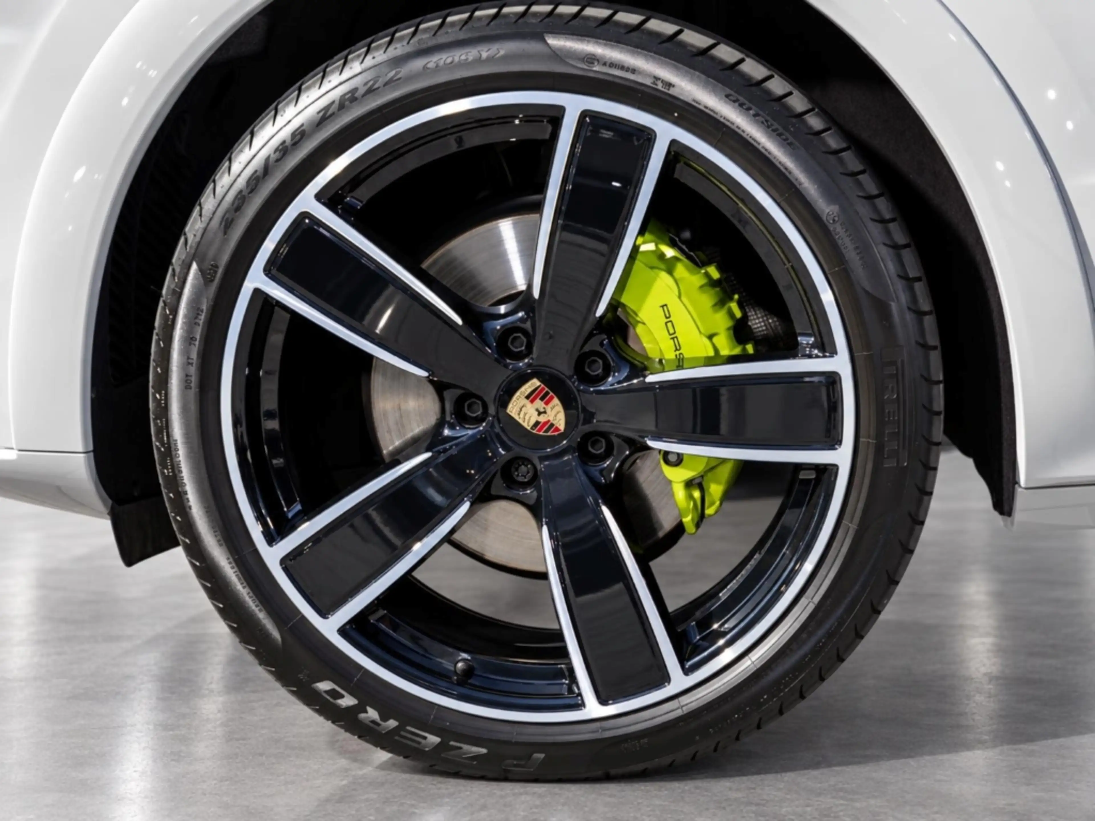 Porsche Cayenne E-Hybrid Platinum Edition Surround-View — photo 6