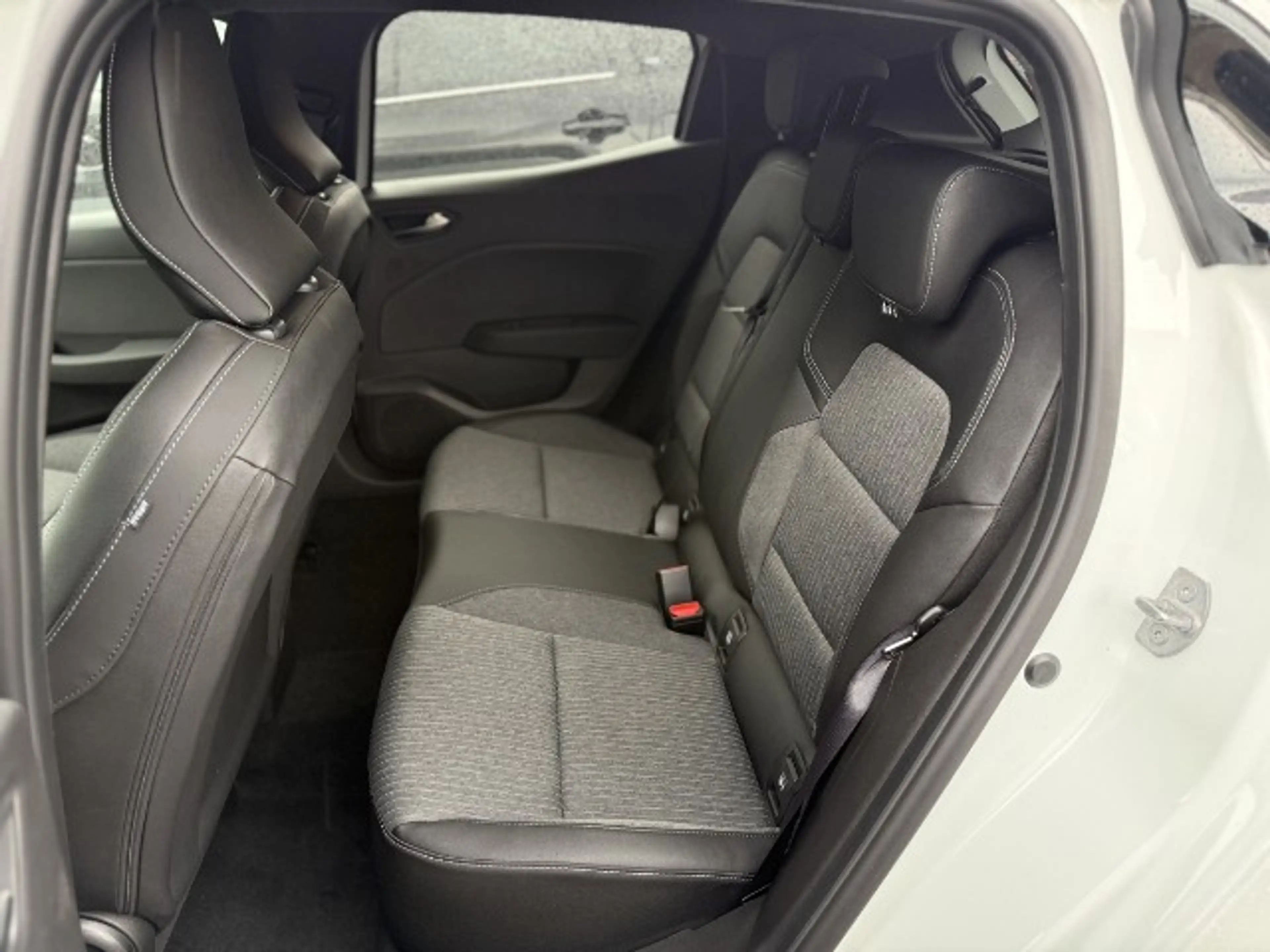 Mitsubishi Colt Edition 1.0 MT. Vorführwagen — photo 11