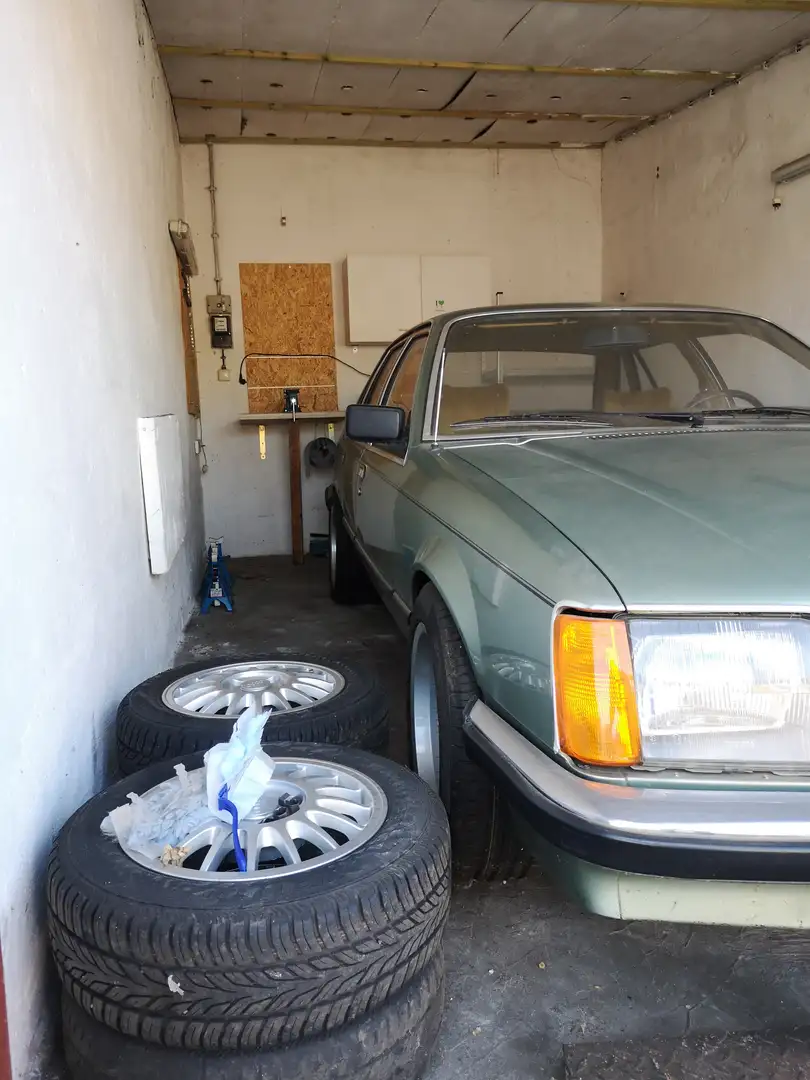 Opel Senator Grün - 1