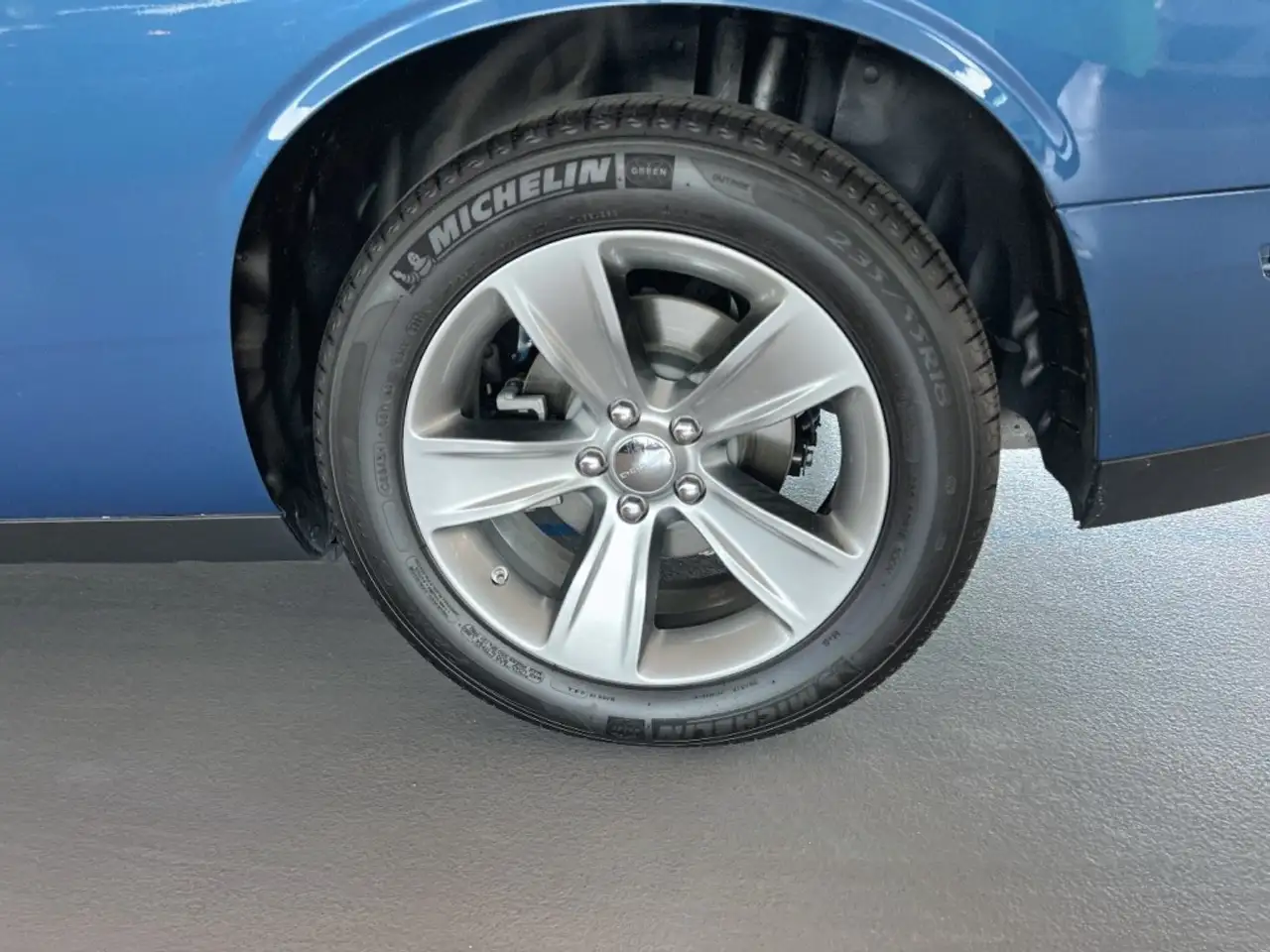 Dodge Challenger 2022 — фото 13