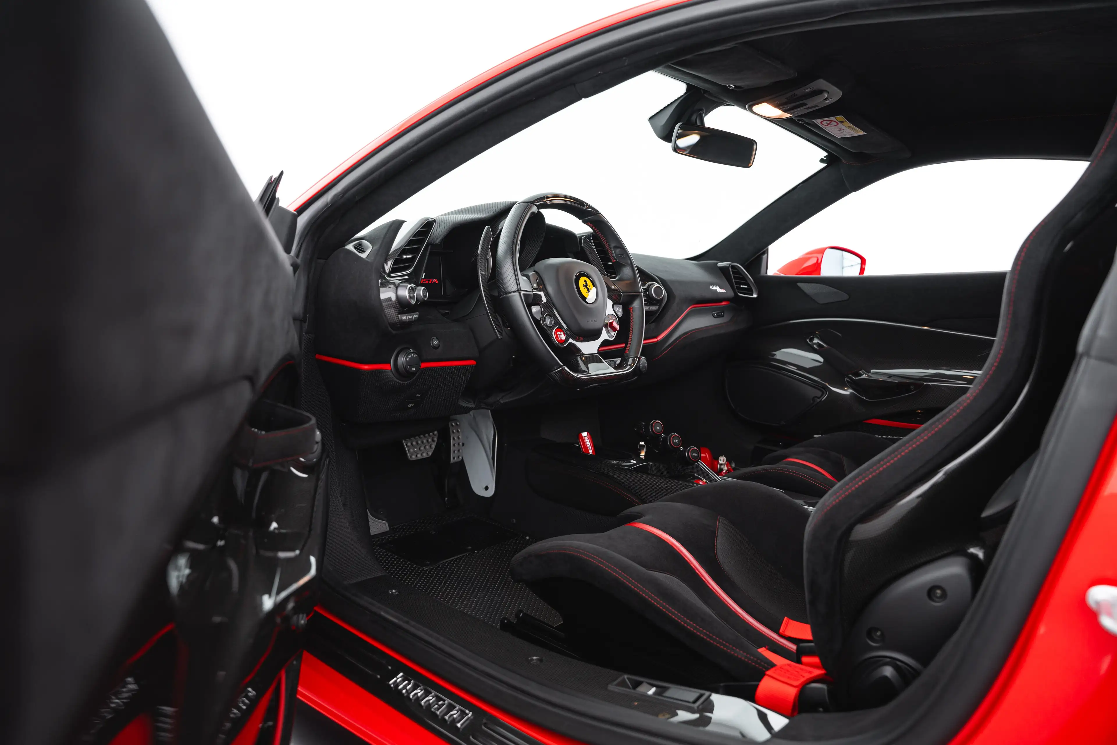 Ferrari 488 Pista — photo 14