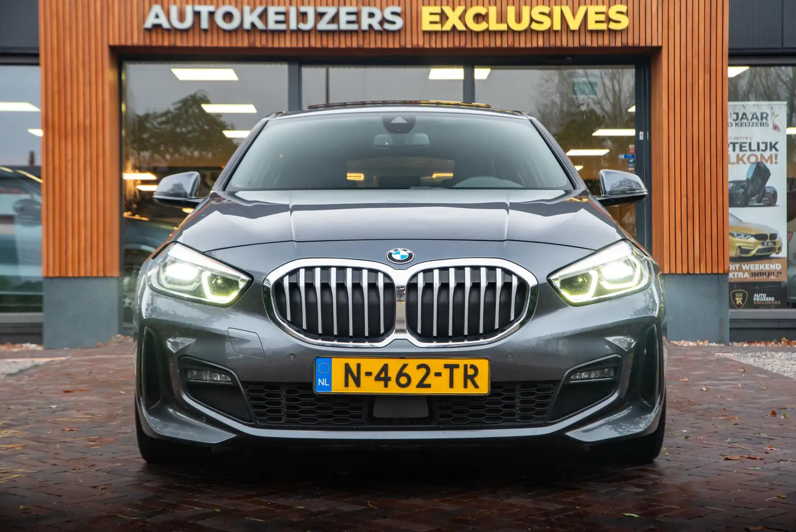 BMW 118 1-serie 118d High Executive M Pakket Panodak Navi Grijs - 2