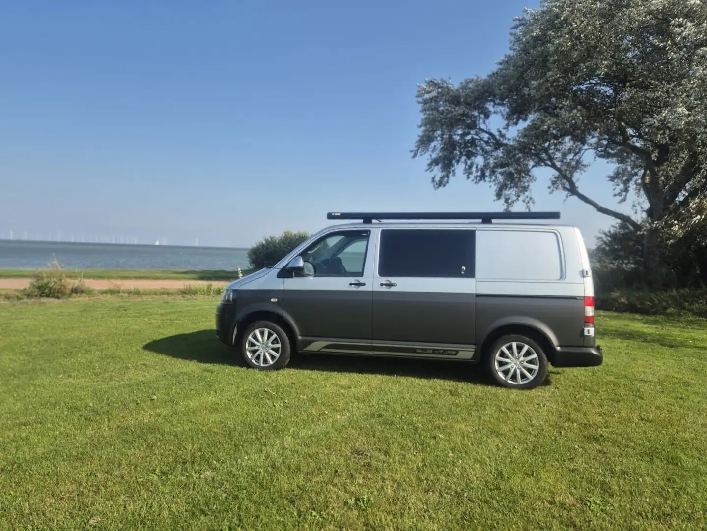 Volkswagen T5 Salty-Blue Profiausbau Срібний - 1