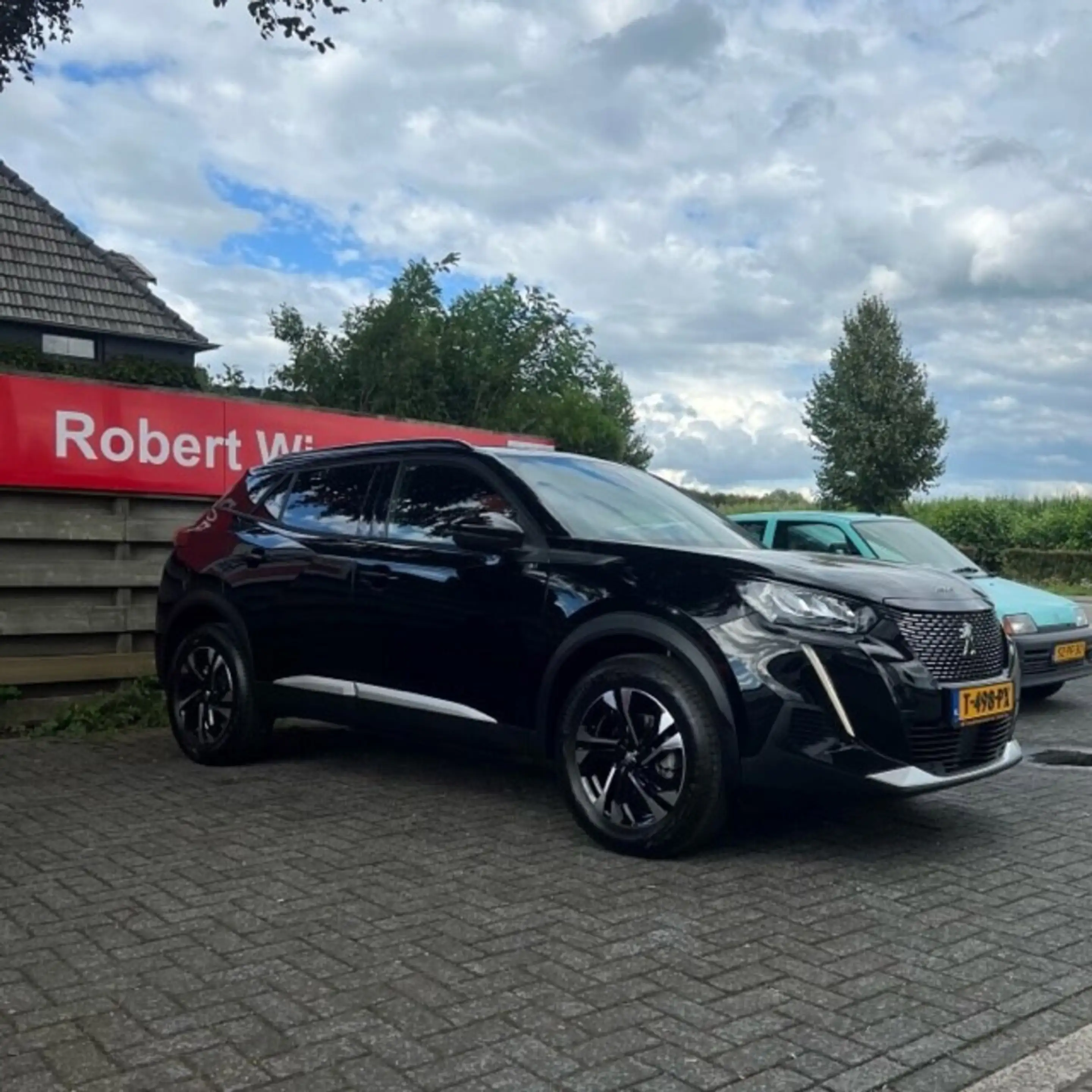 Peugeot 2008 1.2 PureTech Allure Pack — photo 2