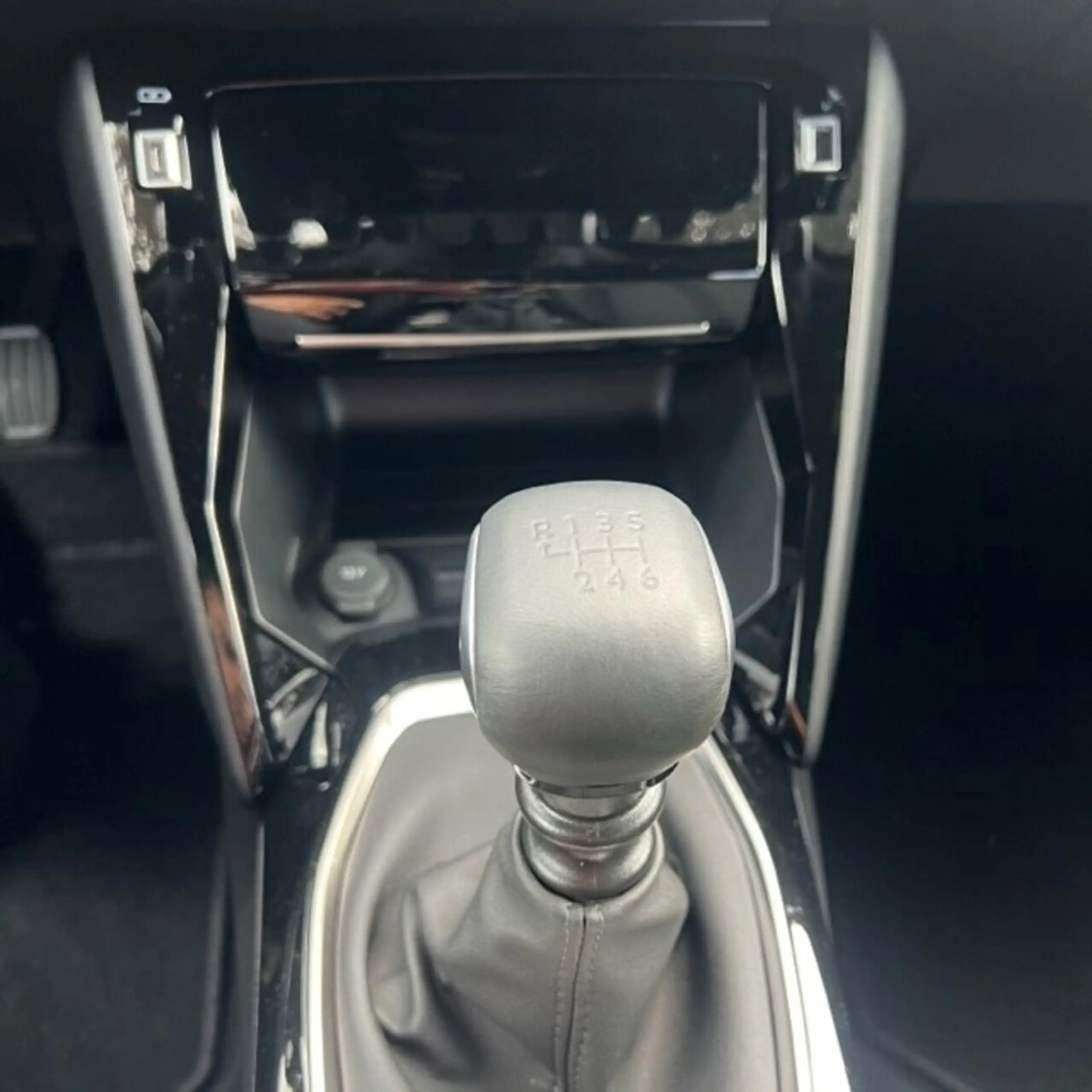 Peugeot 2008 1.2 PureTech Allure Pack — photo 12
