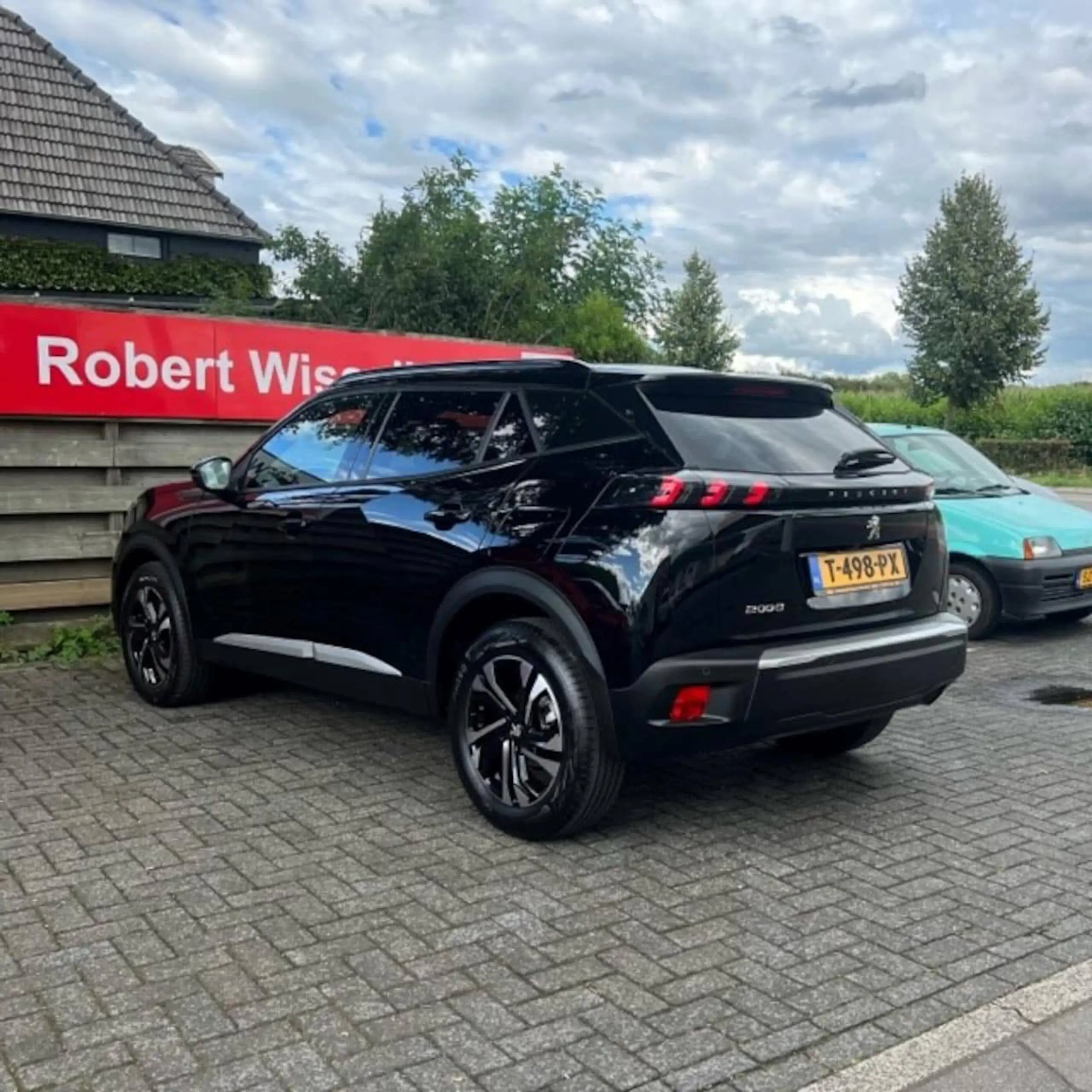 Peugeot 2008 1.2 PureTech Allure Pack — photo 4