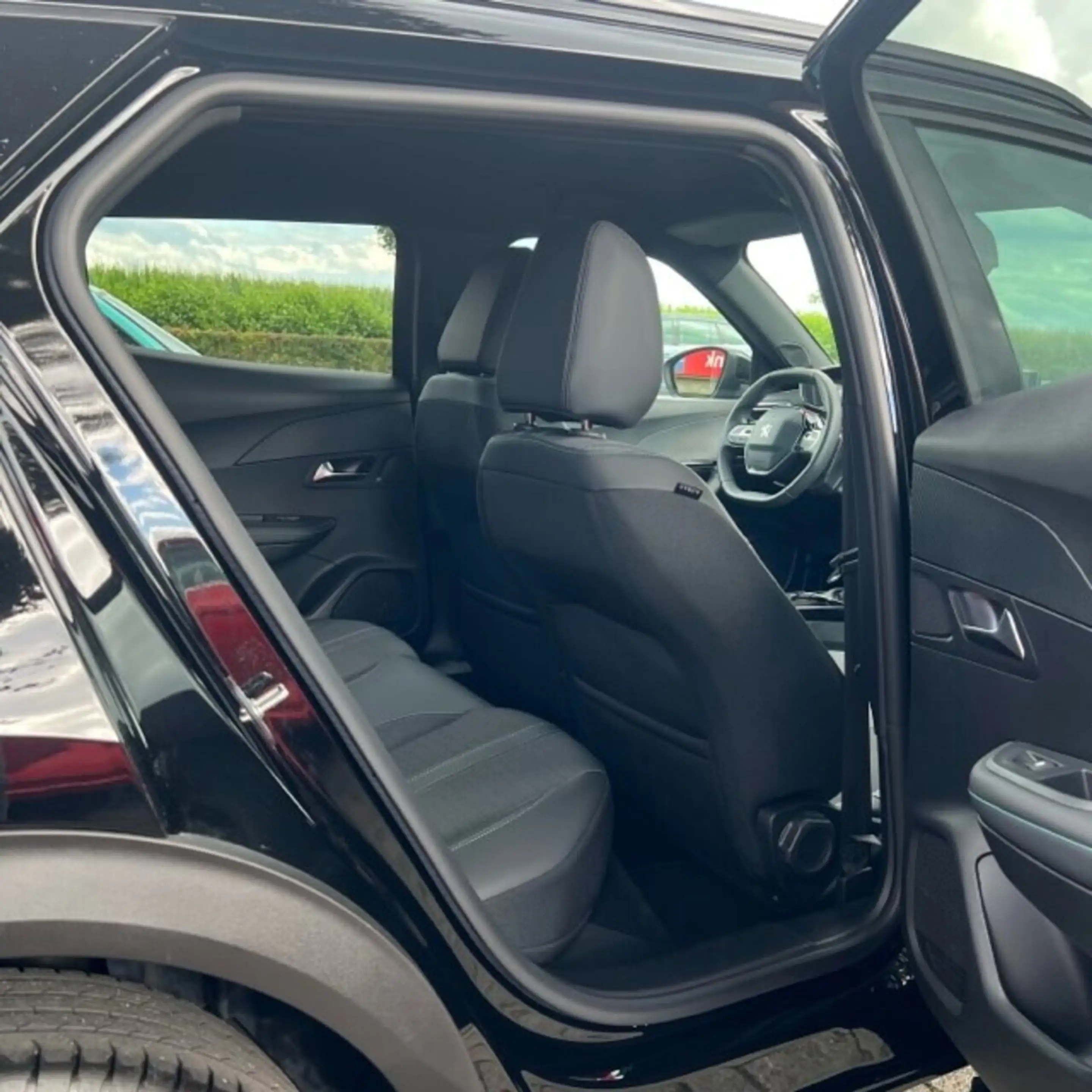 Peugeot 2008 1.2 PureTech Allure Pack — photo 9