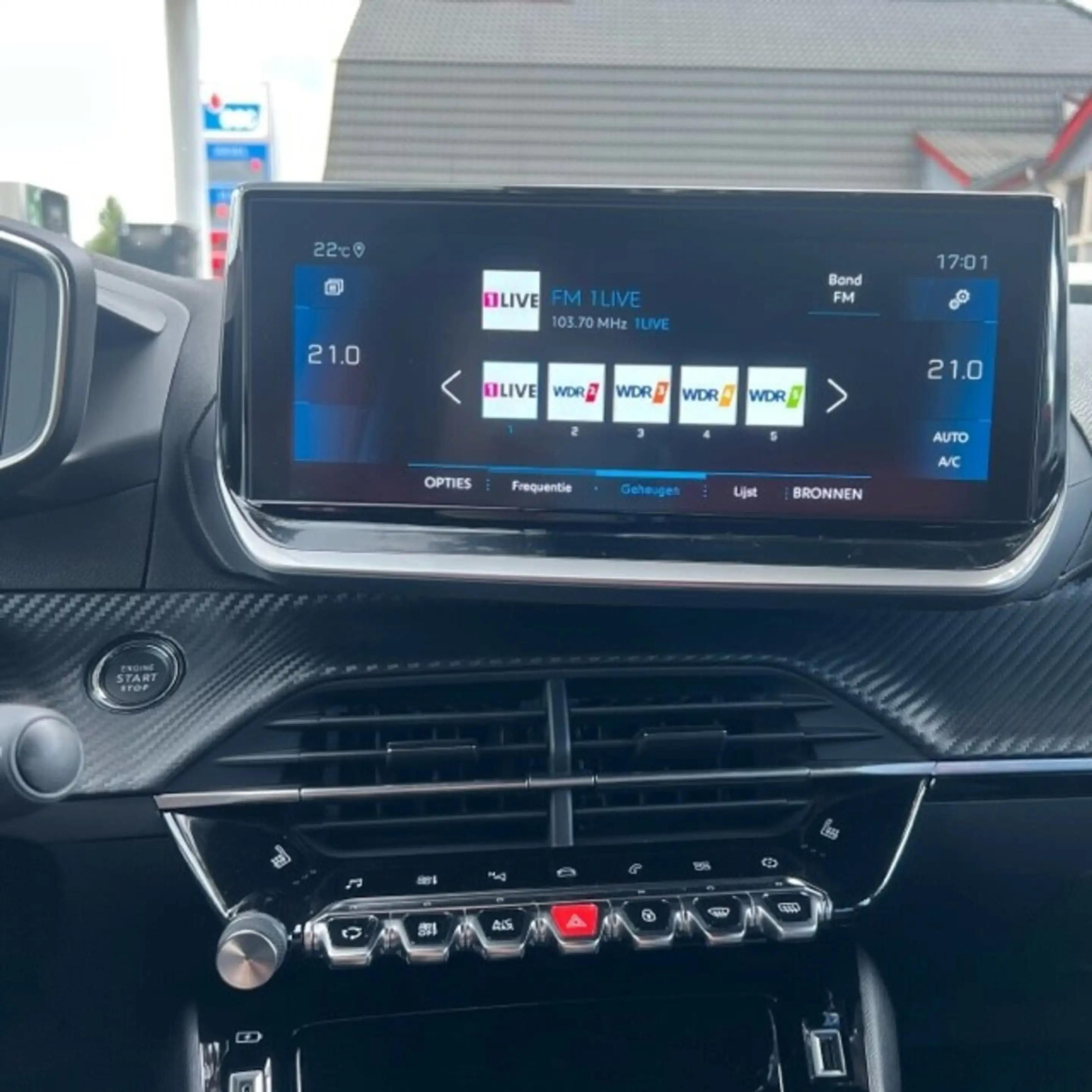 Peugeot 2008 1.2 PureTech Allure Pack — photo 10
