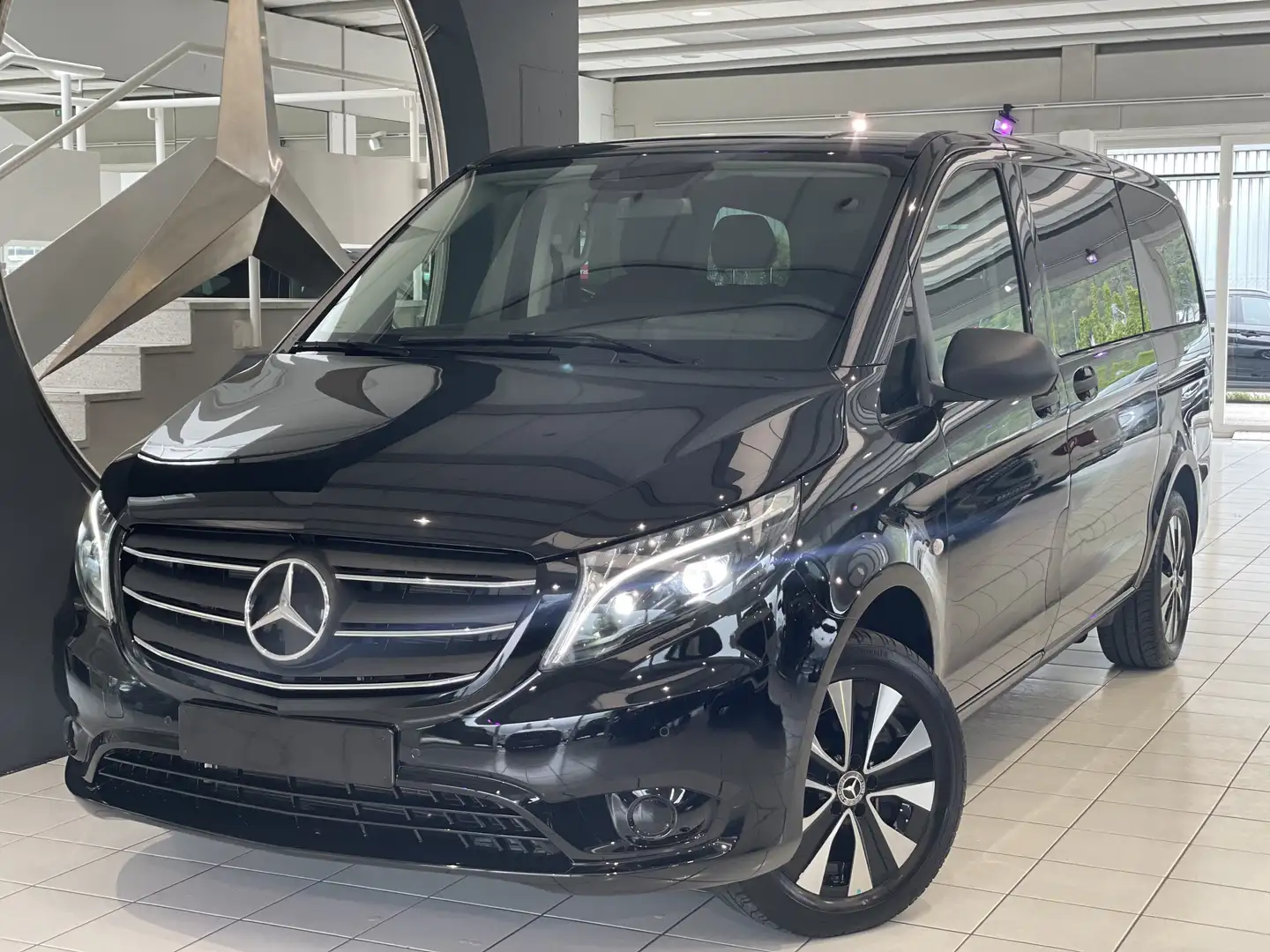 Mercedes-Benz Vito TOURER Select 1 Zwart - 1