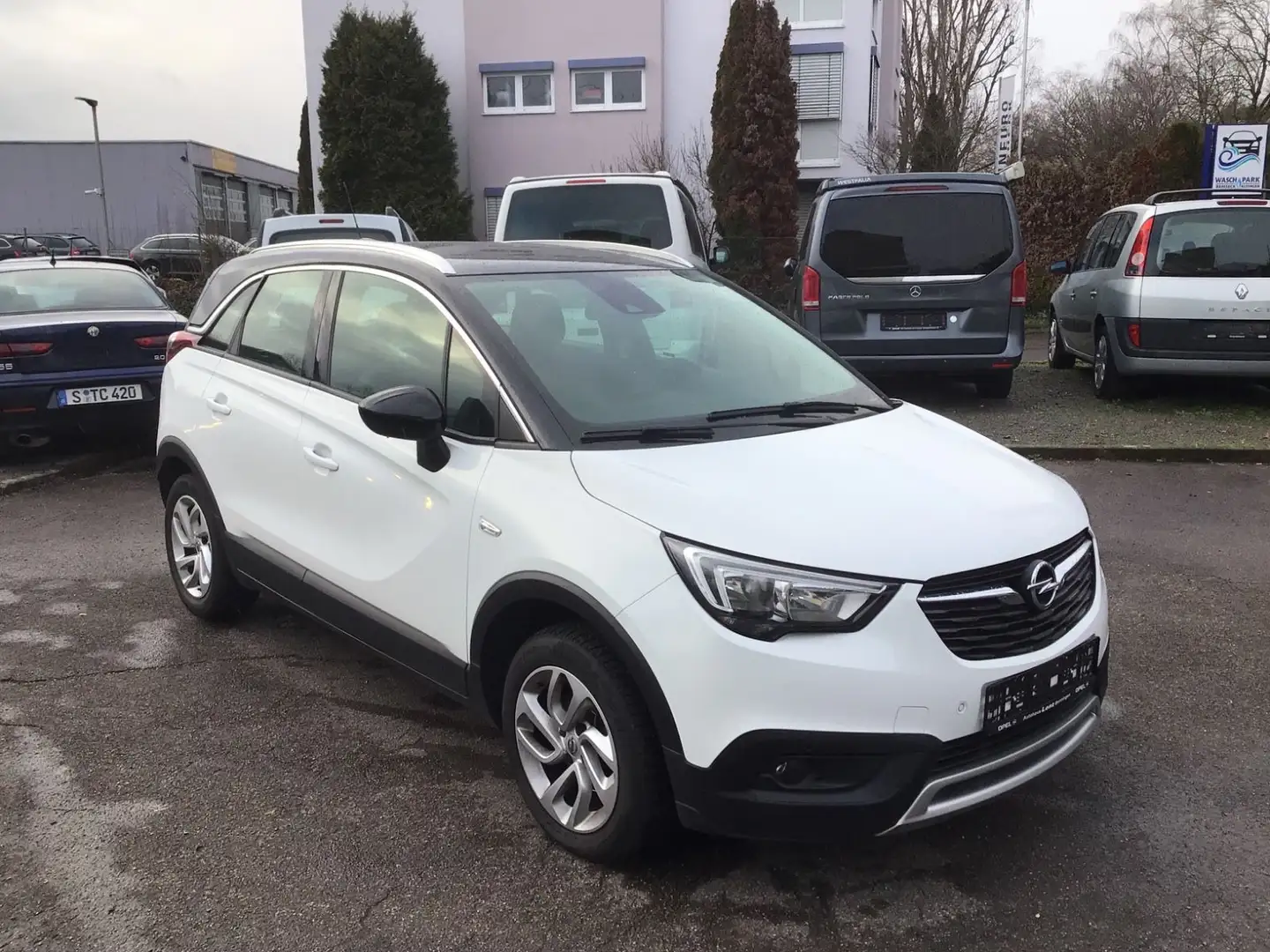 Opel Crossland X Turbo 1.Hand Automatik Bílá - 1