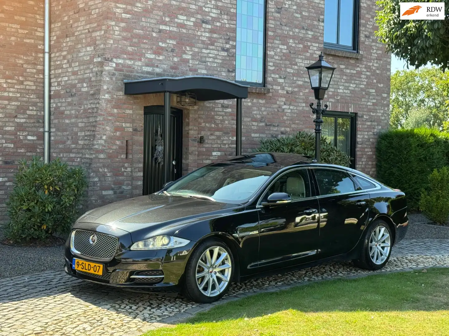 Jaguar XJ L 3.0 V6D Portfolio LWB Noir - 1