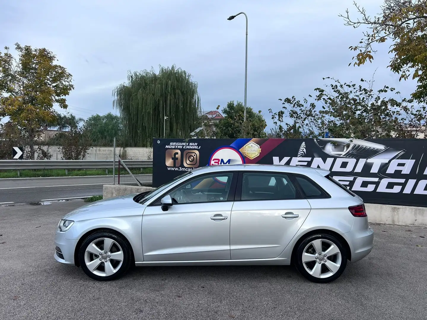 Audi A3 Sportback Grau - 2