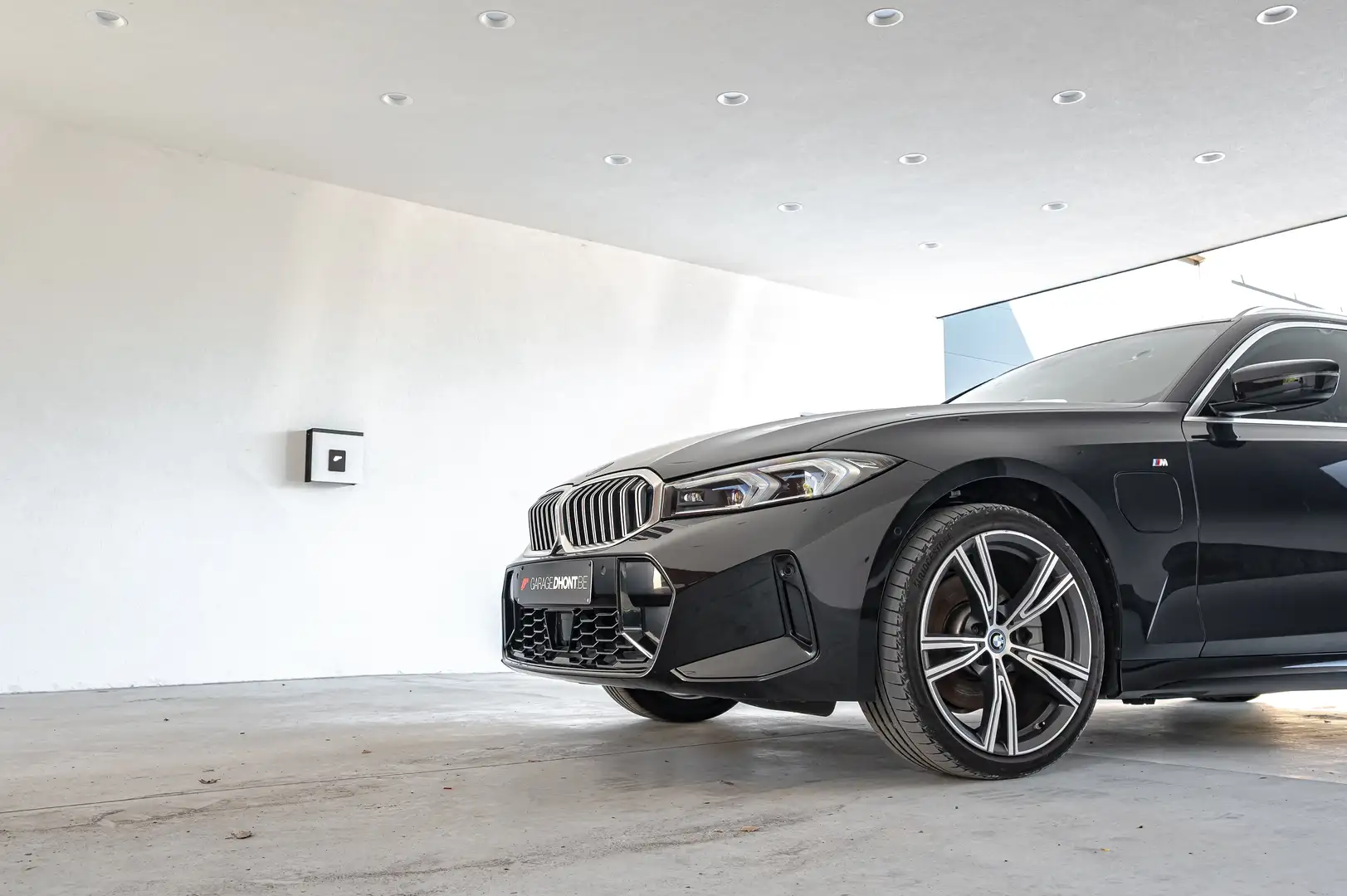 BMW 330 e,LCI, Mpack, variabel sportstuur, Keyless, Camera Zwart - 1