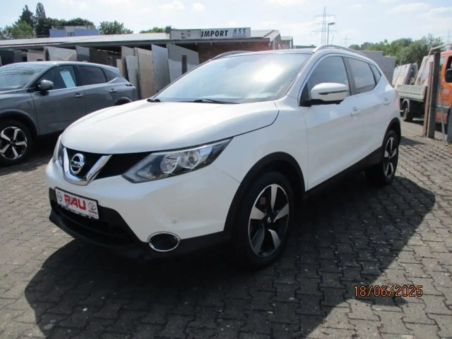 Nissan Qashqai 1.2 DIG-T 360 Weiß - 1