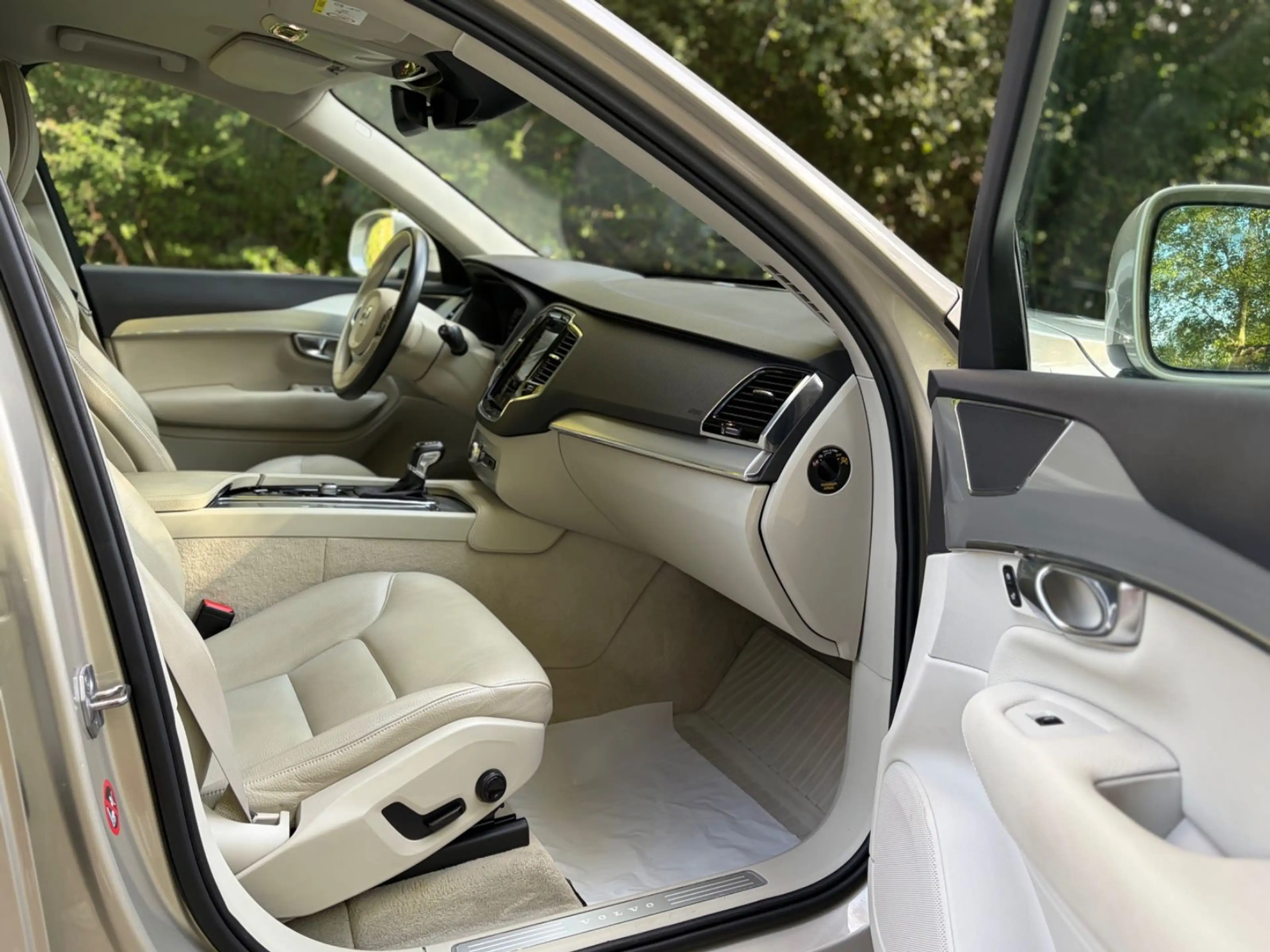 Volvo XC90 XC90 Momentum 2WD — photo 12