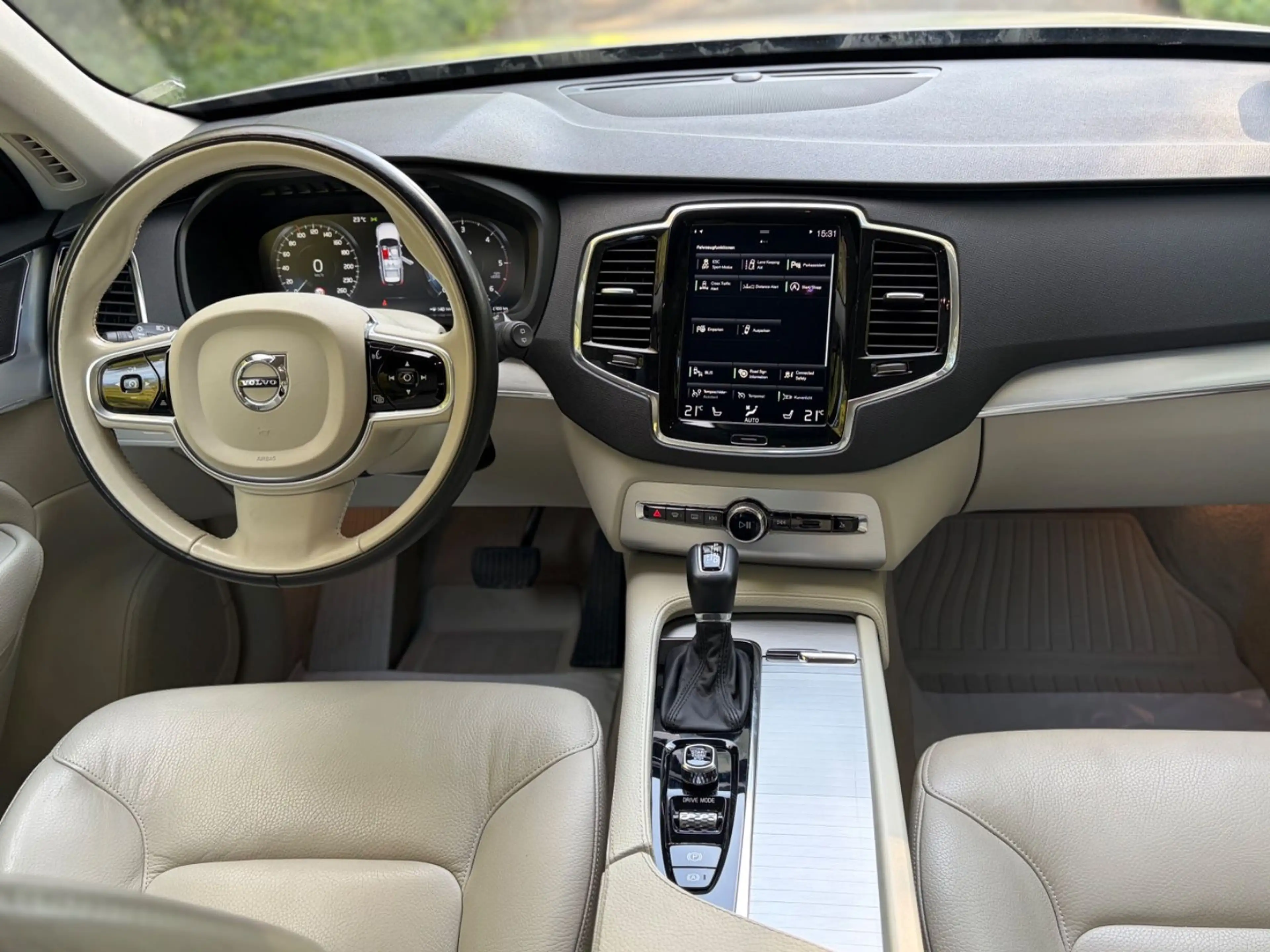 Volvo XC90 XC90 Momentum 2WD — photo 14