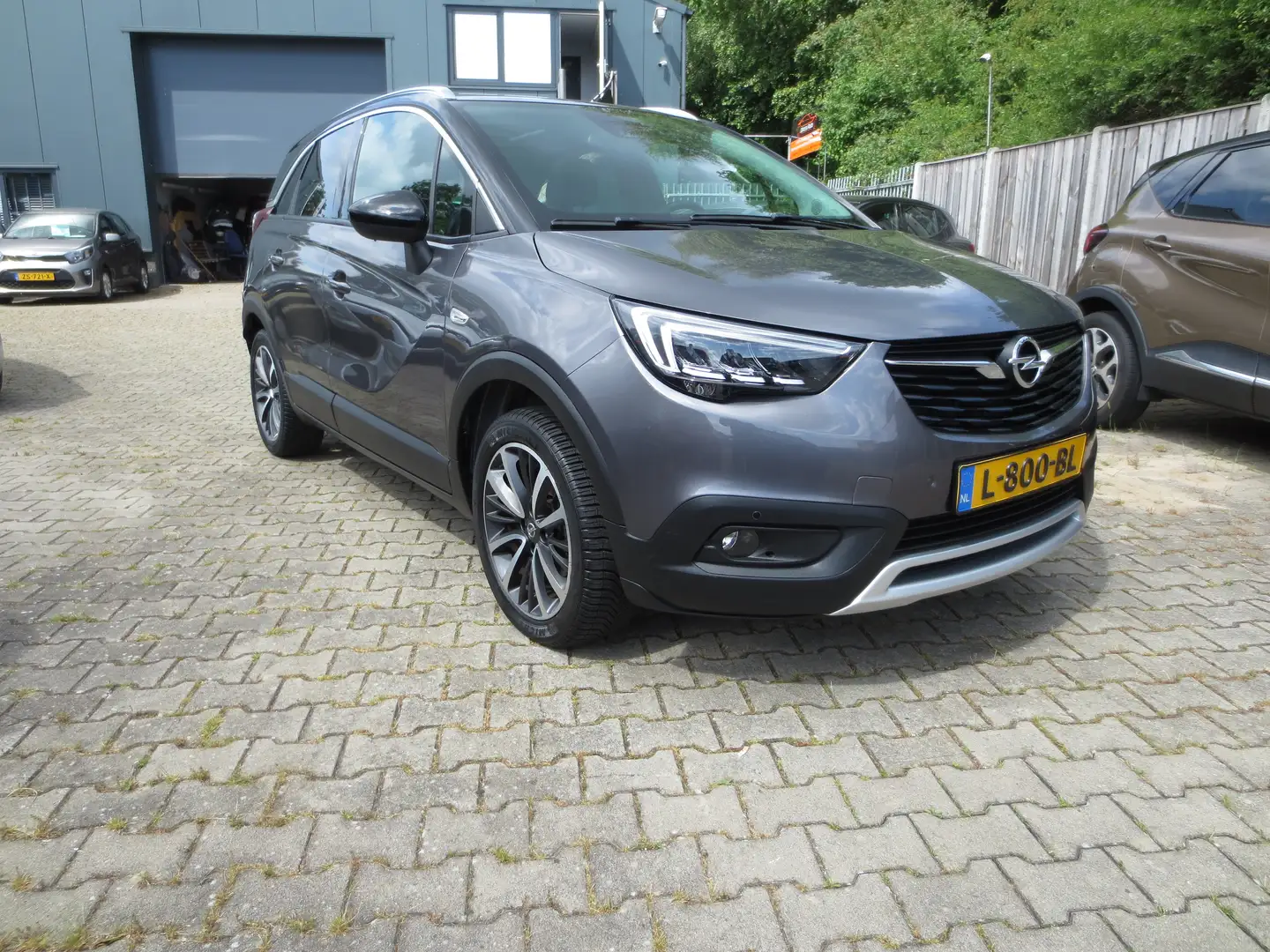 Opel Crossland X 1.2 T. Ultimate Automaat  Pano  Leder KM21,620 NAP Grijs - 2