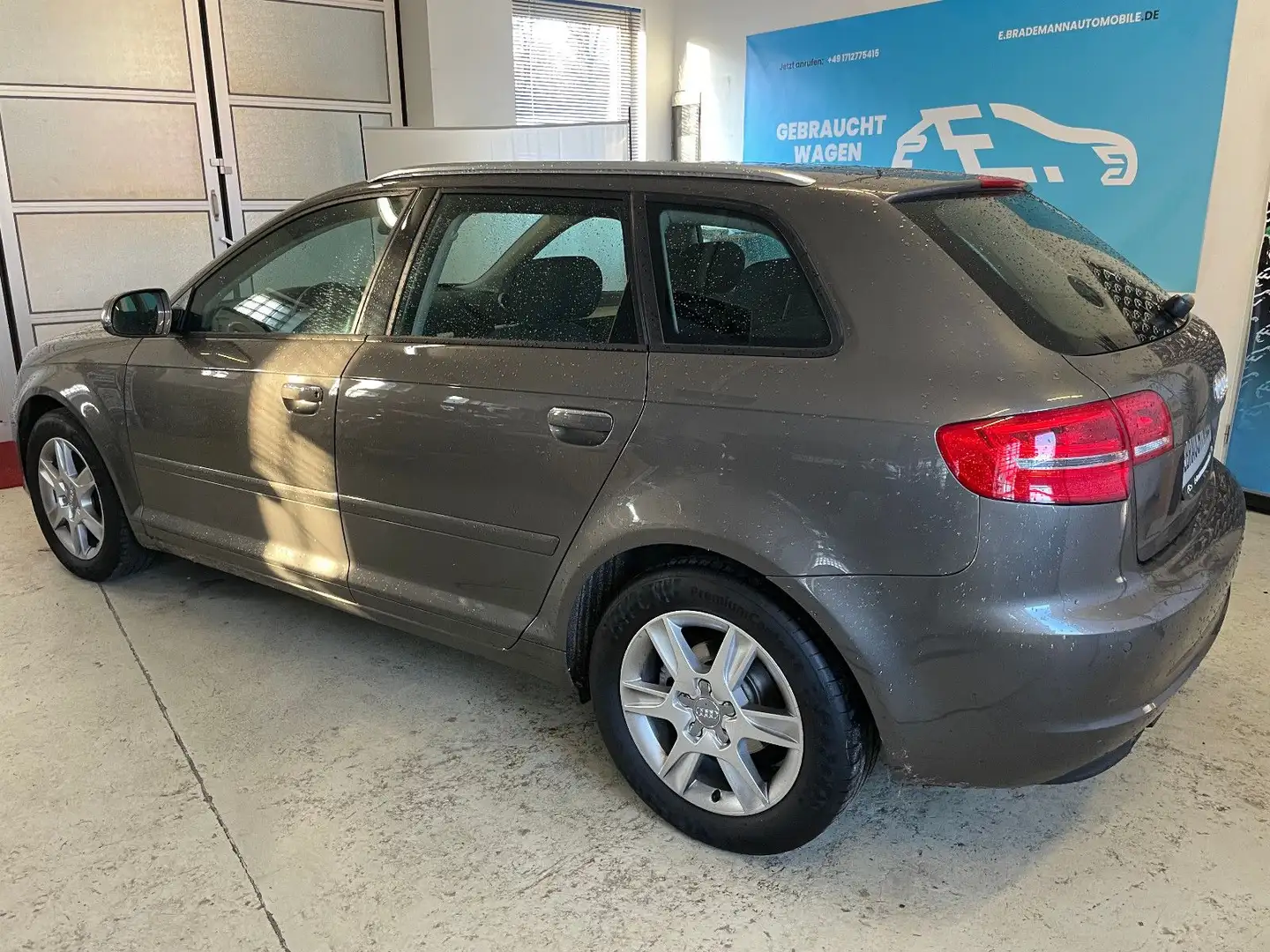 Audi A3 Sportback 1.2 TFSI Attraction Grau - 2