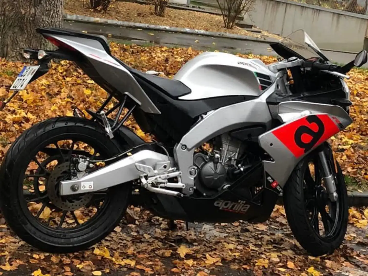 Aprilia RS 125 Plateado - 2