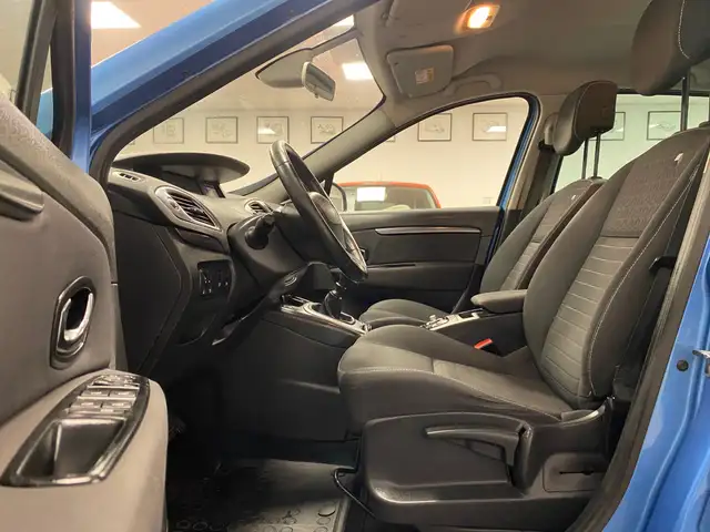 Renault Scenic view 13