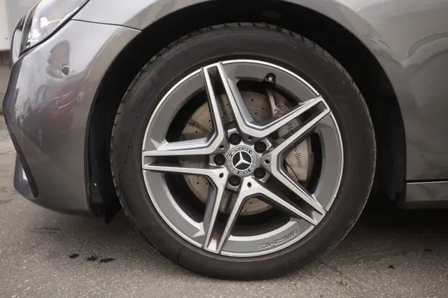 Mercedes-Benz E-Class view 5