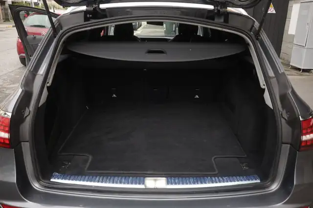 Mercedes-Benz E-Class view 19