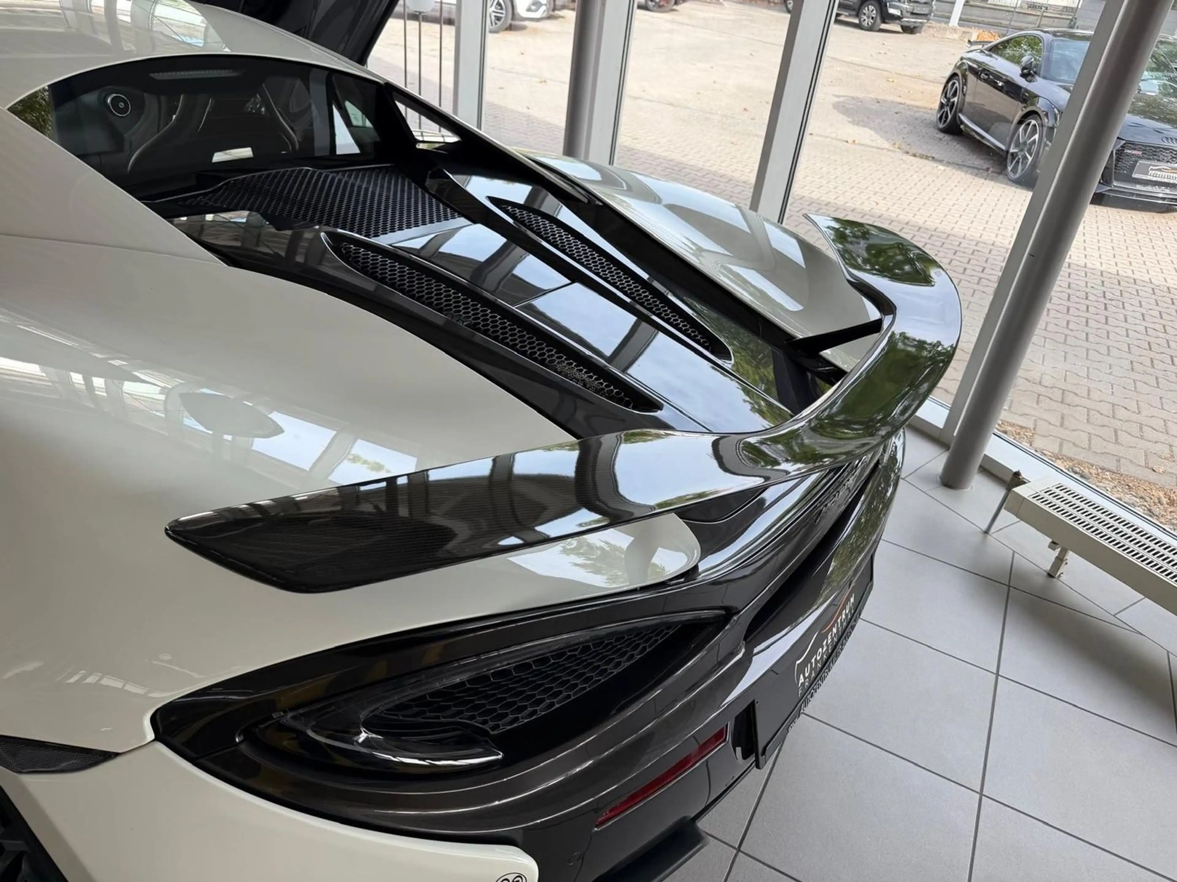McLaren 540C MSO CARBONFLÜGEL 2 HAND — photo 9