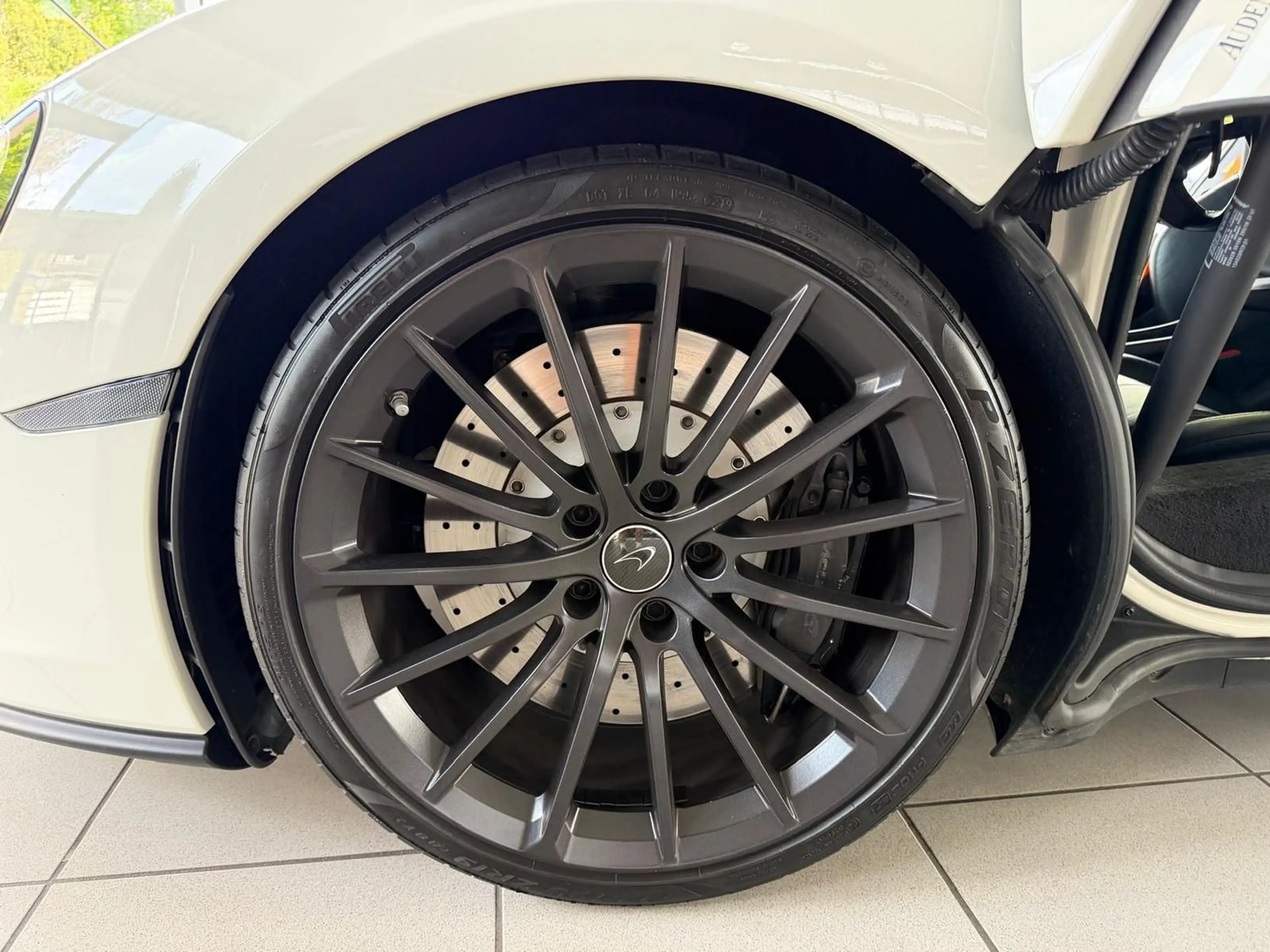 McLaren 540C MSO CARBONFLÜGEL 2 HAND — photo 13