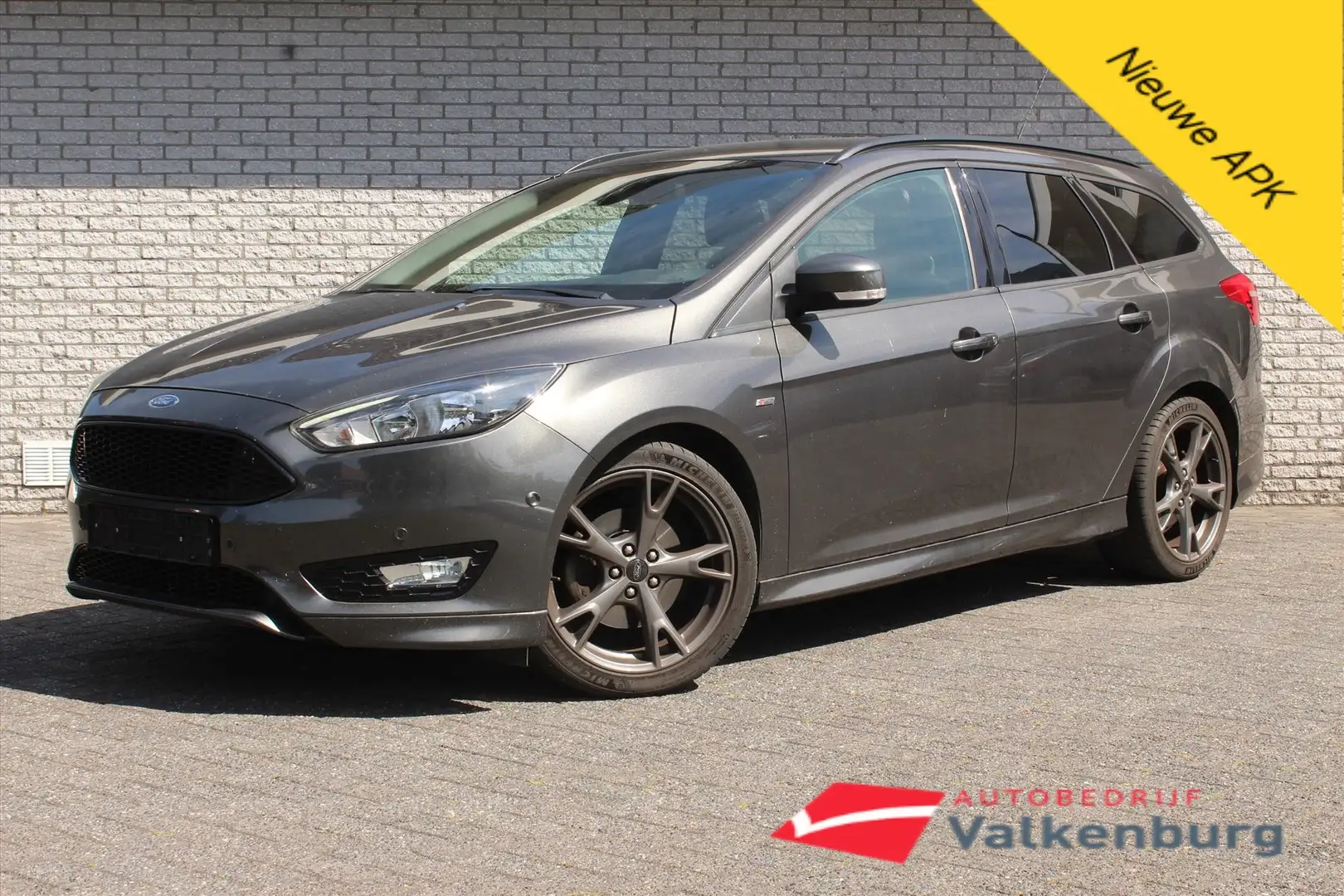 Ford Focus 1.5 ST Line | Trekhaak | Carplay | Parkeersensoren Grijs - 1
