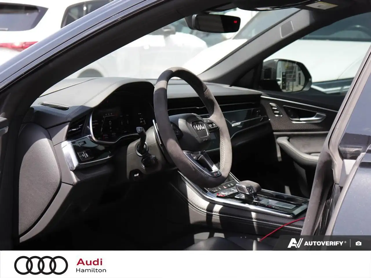 Audi RS Q8 снимка Audi RS Q8
