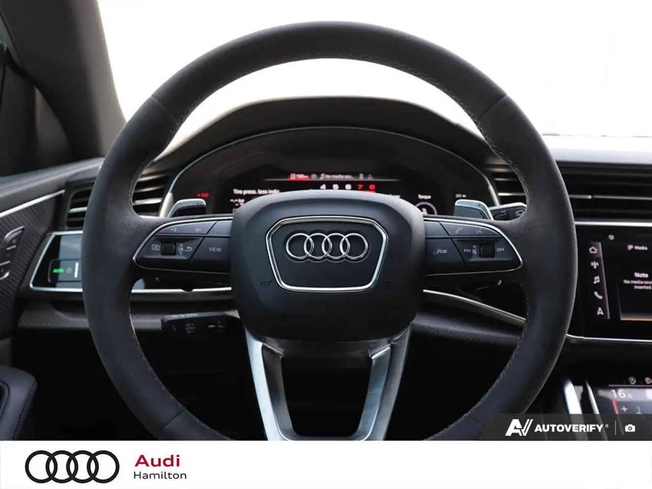 Audi RS Q8 снимка Audi RS Q8