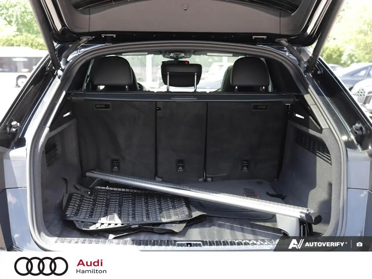Audi RS Q8 снимка Audi RS Q8