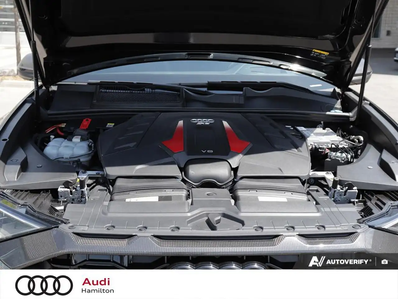 Audi RS Q8 снимка Audi RS Q8