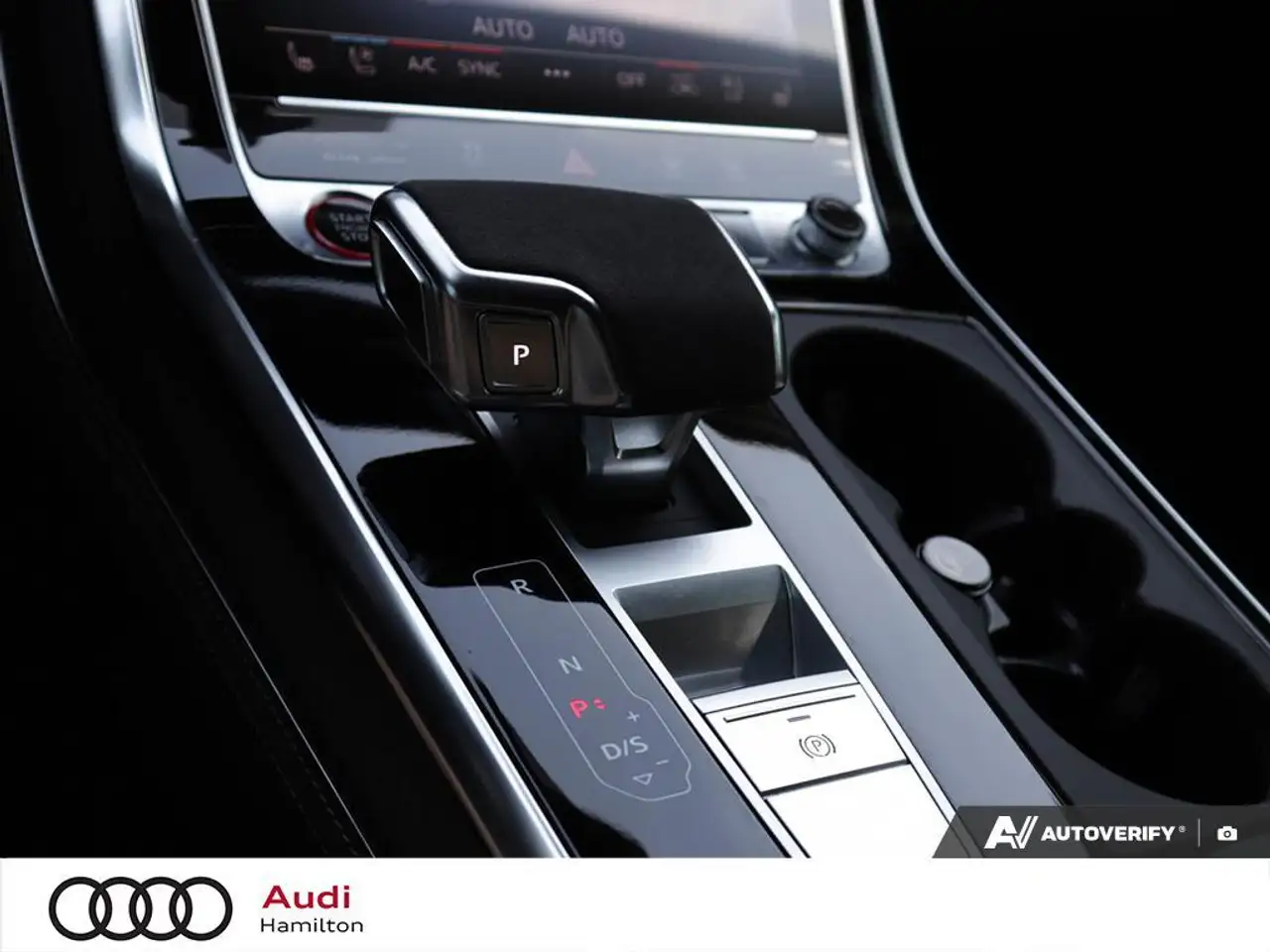 Audi RS Q8 снимка Audi RS Q8