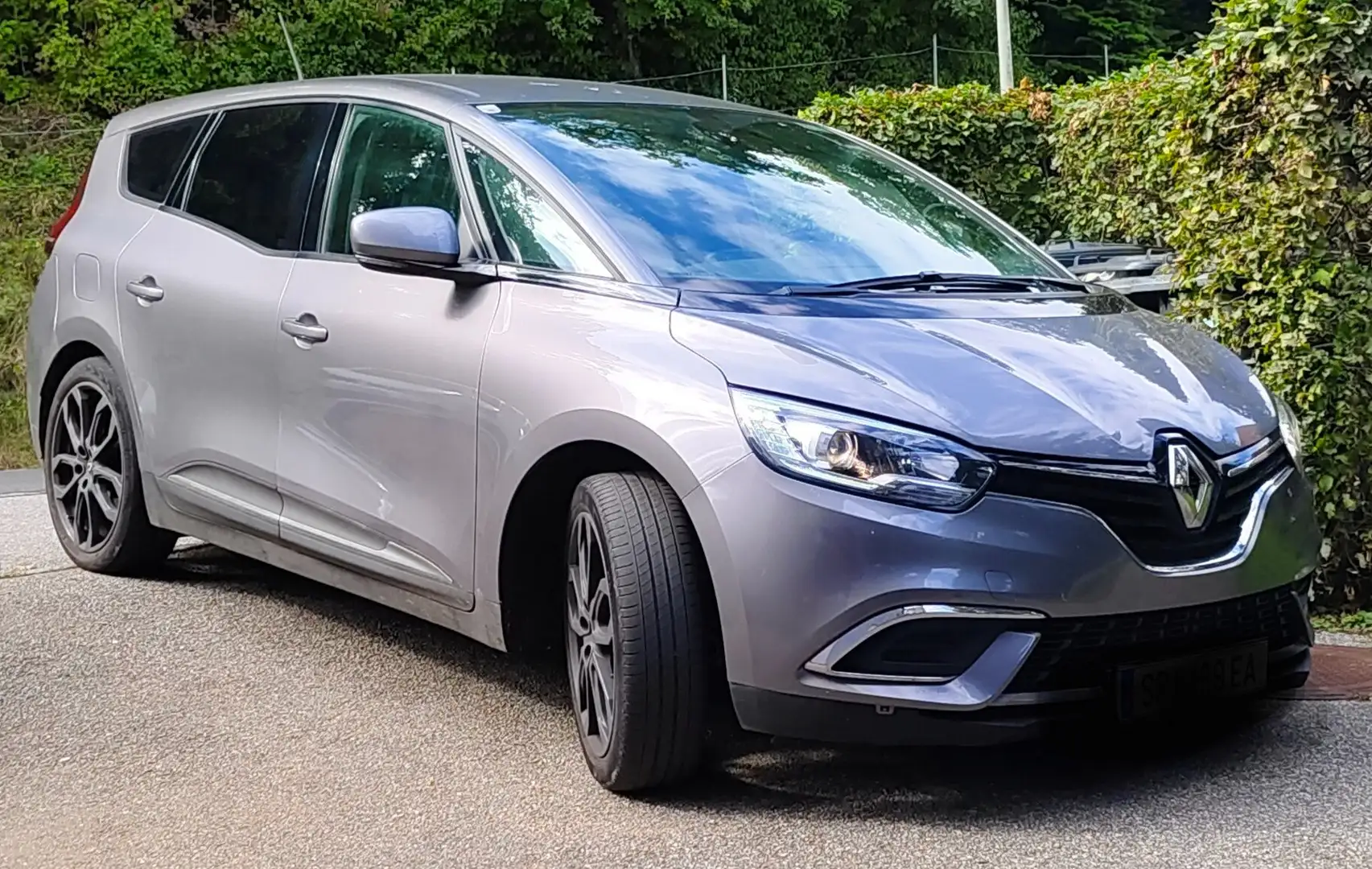 Renault Grand Scenic Grand Scénic TCe 140 PF Grau - 1