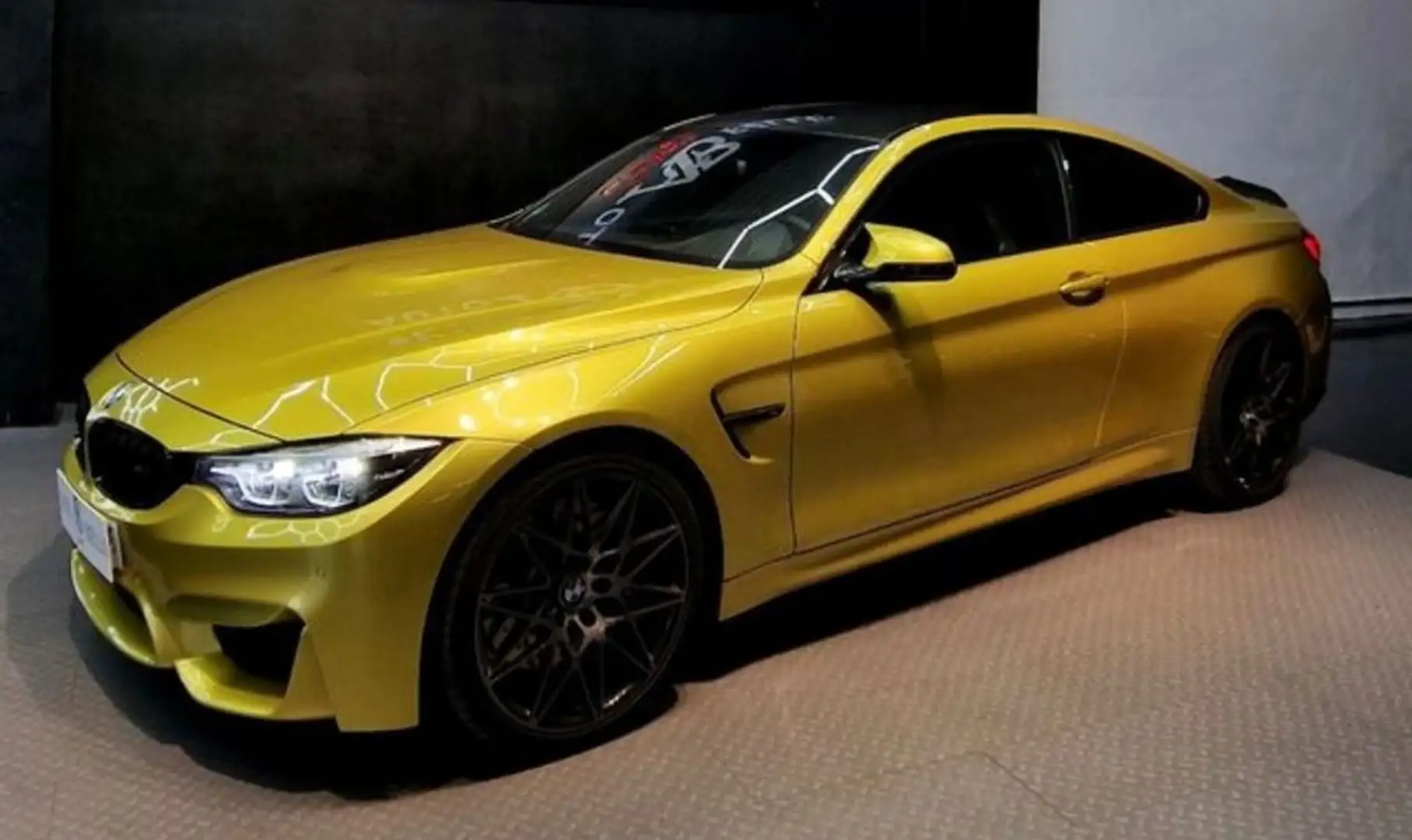BMW M4 Jaune - 1