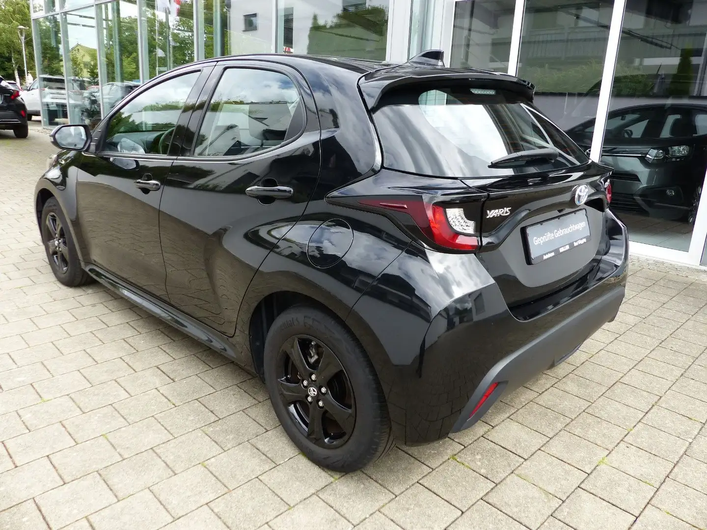 Toyota Yaris Hybrid Business Edition Navi SHZ CarPlay Zwart - 2