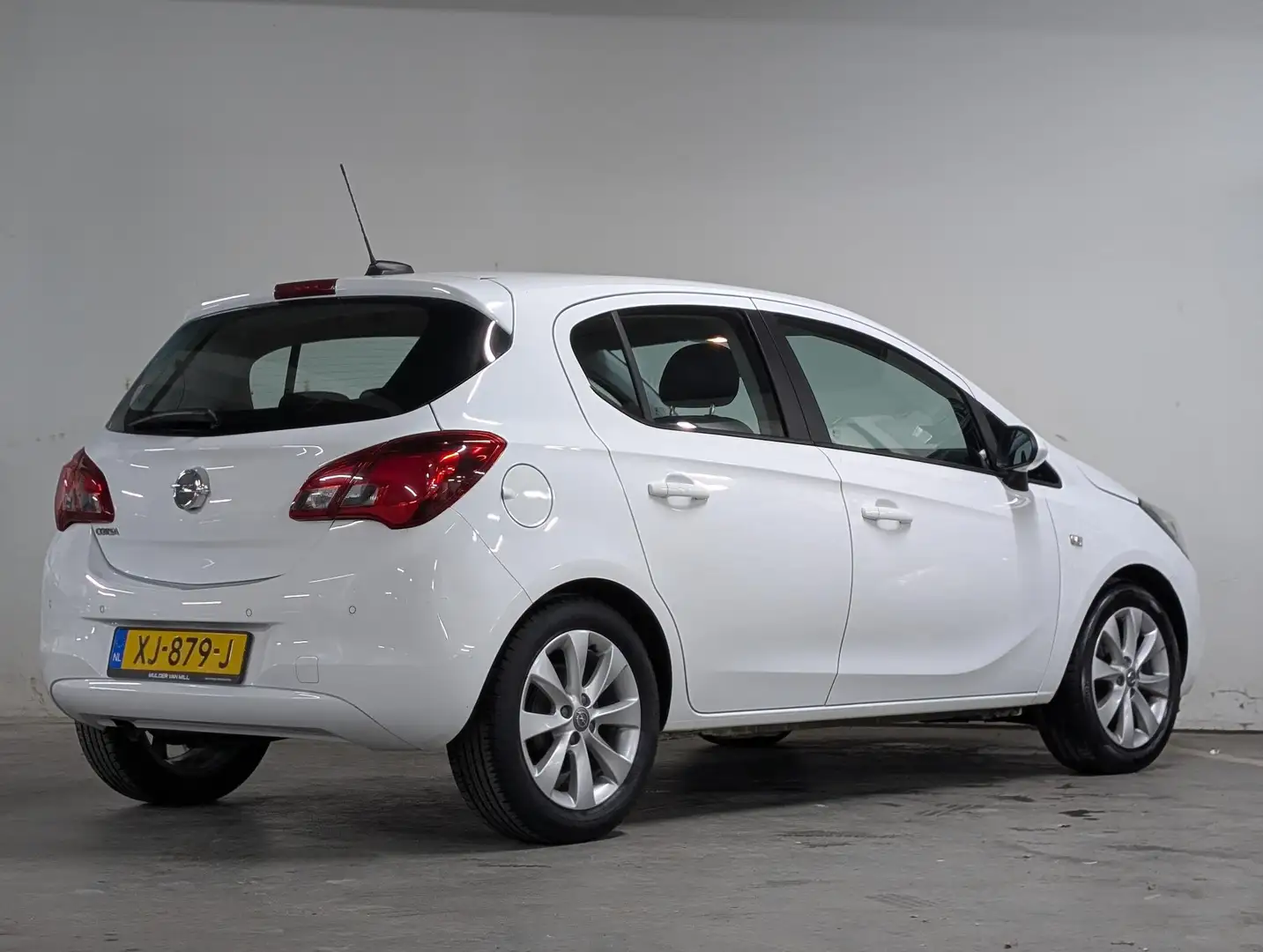 Opel Corsa Favourite 1.4 90pk NAVI | PARKEERSENSOREN | APPLE Blanc - 2
