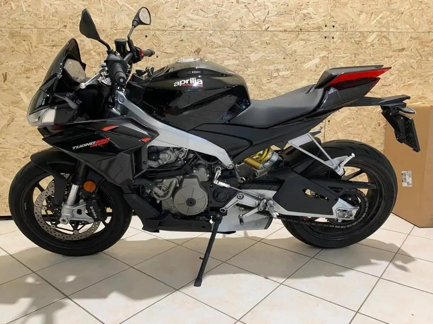 Aprilia Tuono Negru - 1